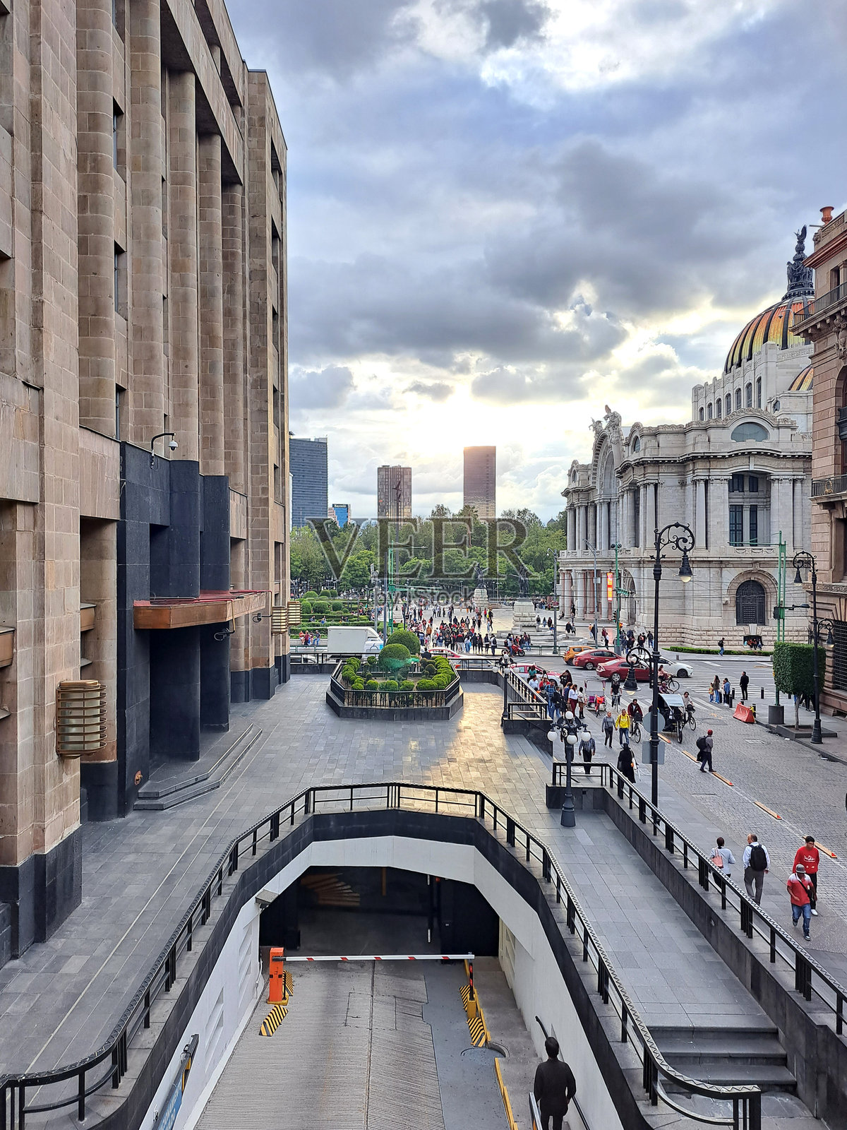 艺术宫是位于墨西哥城历史中心的文化场所，是国家艺术遗产照片摄影图片