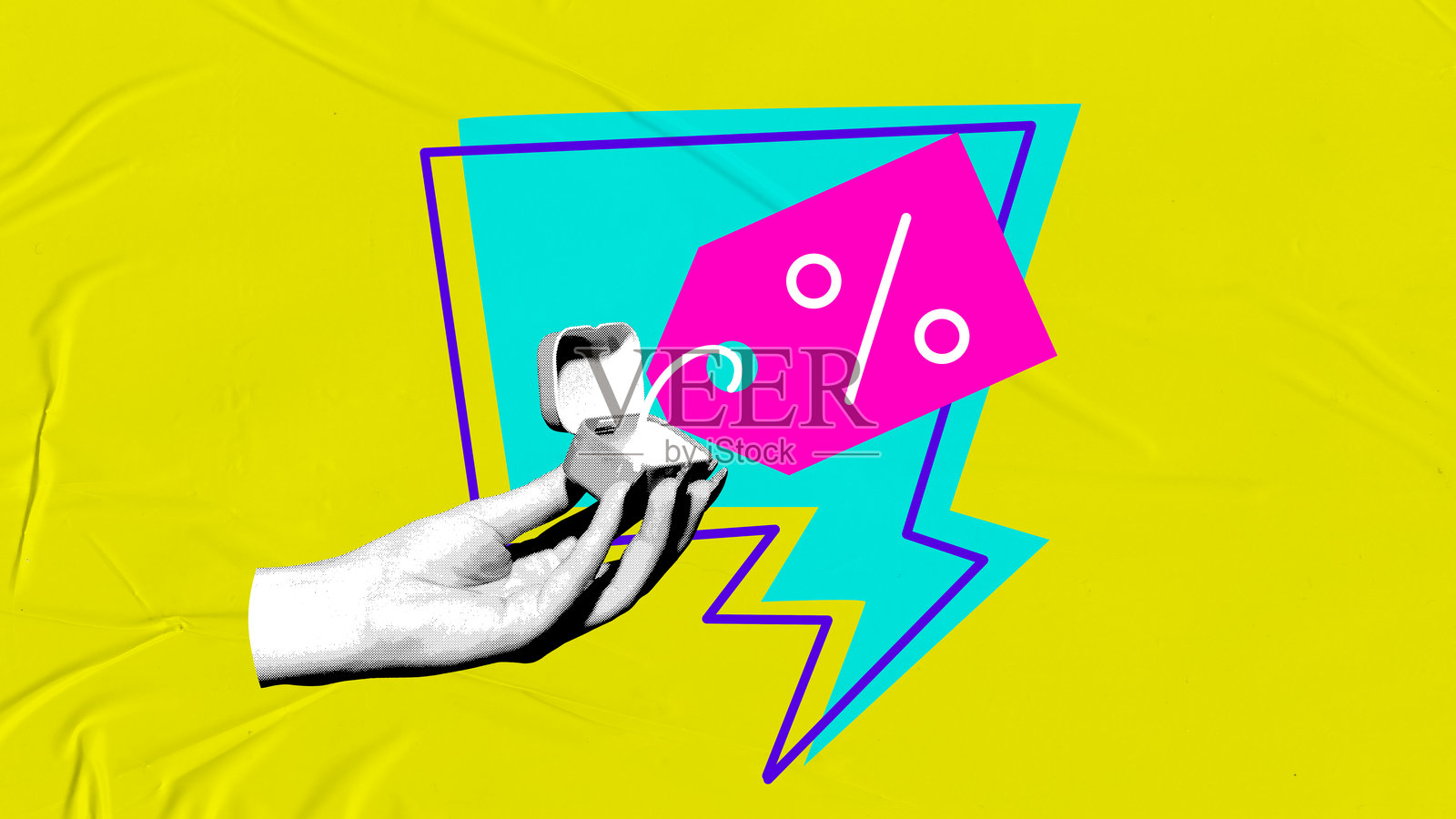 手握订婚戒指折扣，百分比符号对明亮的黄色背景。更低的价格。当代艺术拼贴。照片摄影图片