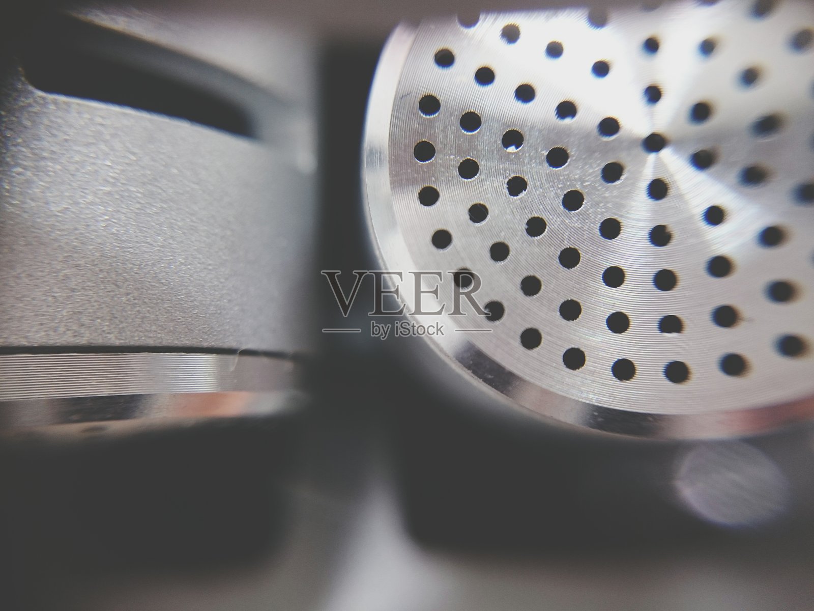 入耳式耳机特写照片摄影图片