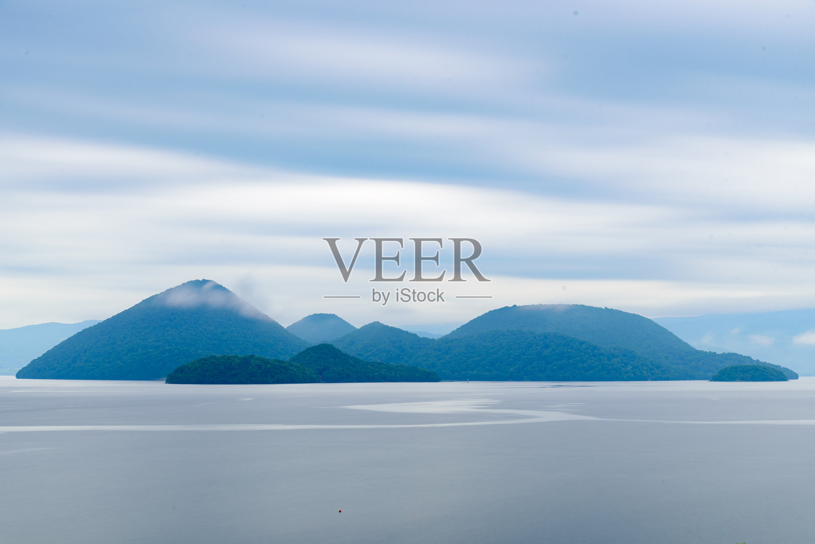 雾中的岛屿照片摄影图片