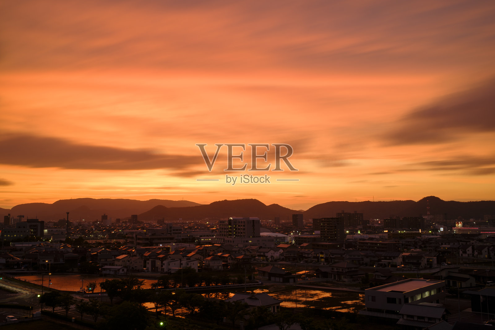 金色的黄昏照片摄影图片