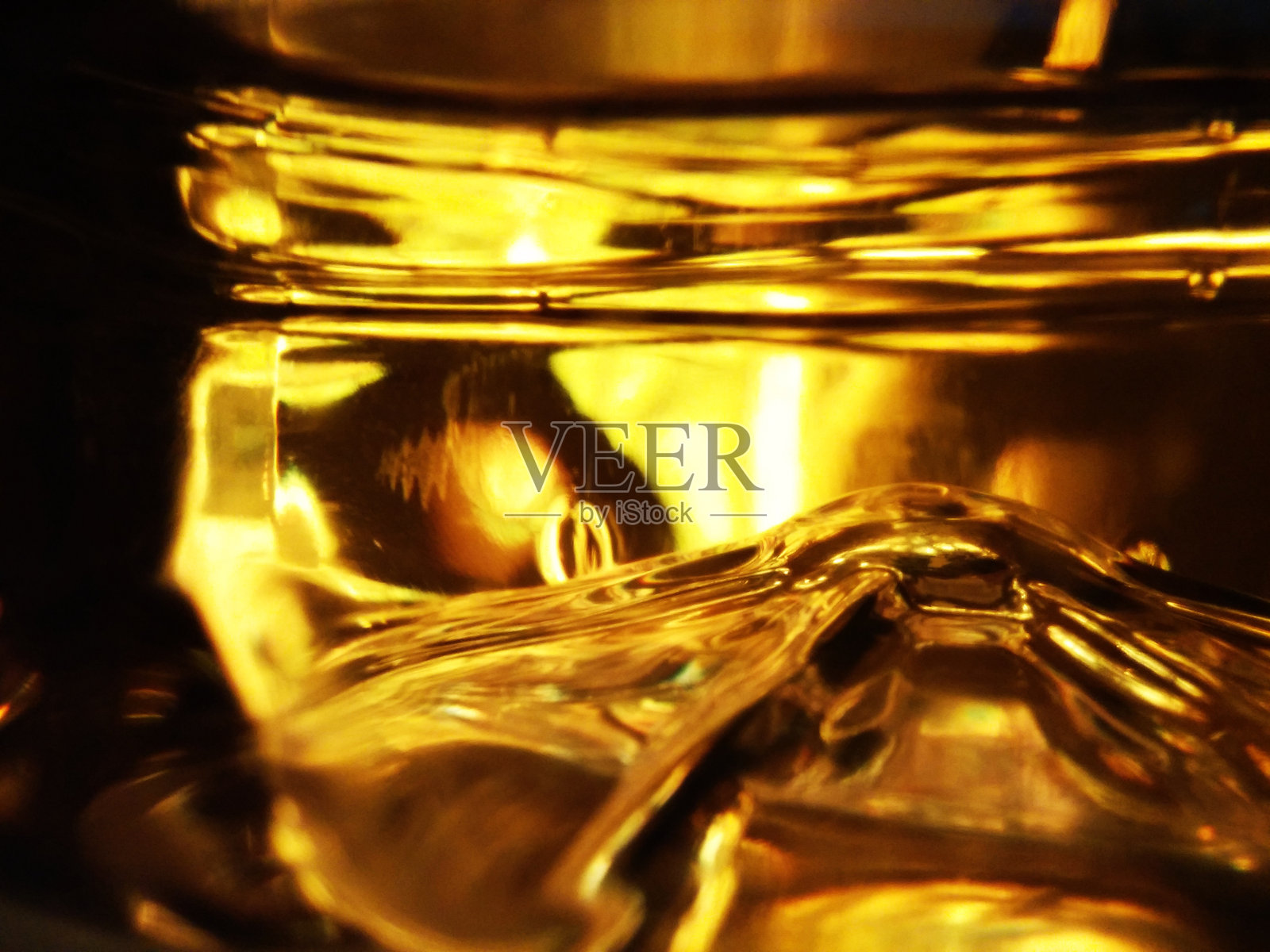 全帧拍摄的油在玻璃容器照片摄影图片