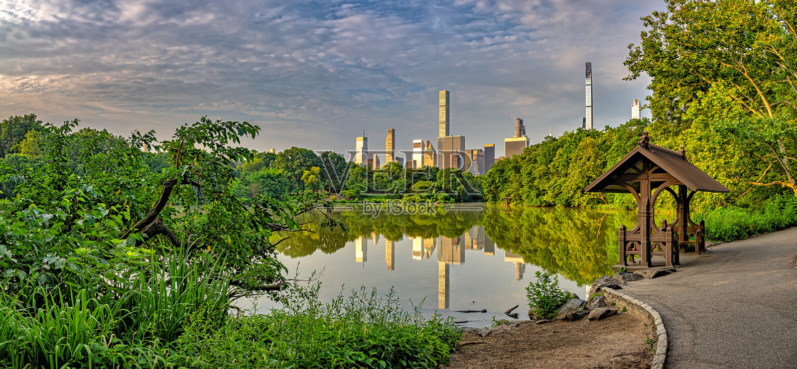 纽约中央公园，湖边照片摄影图片