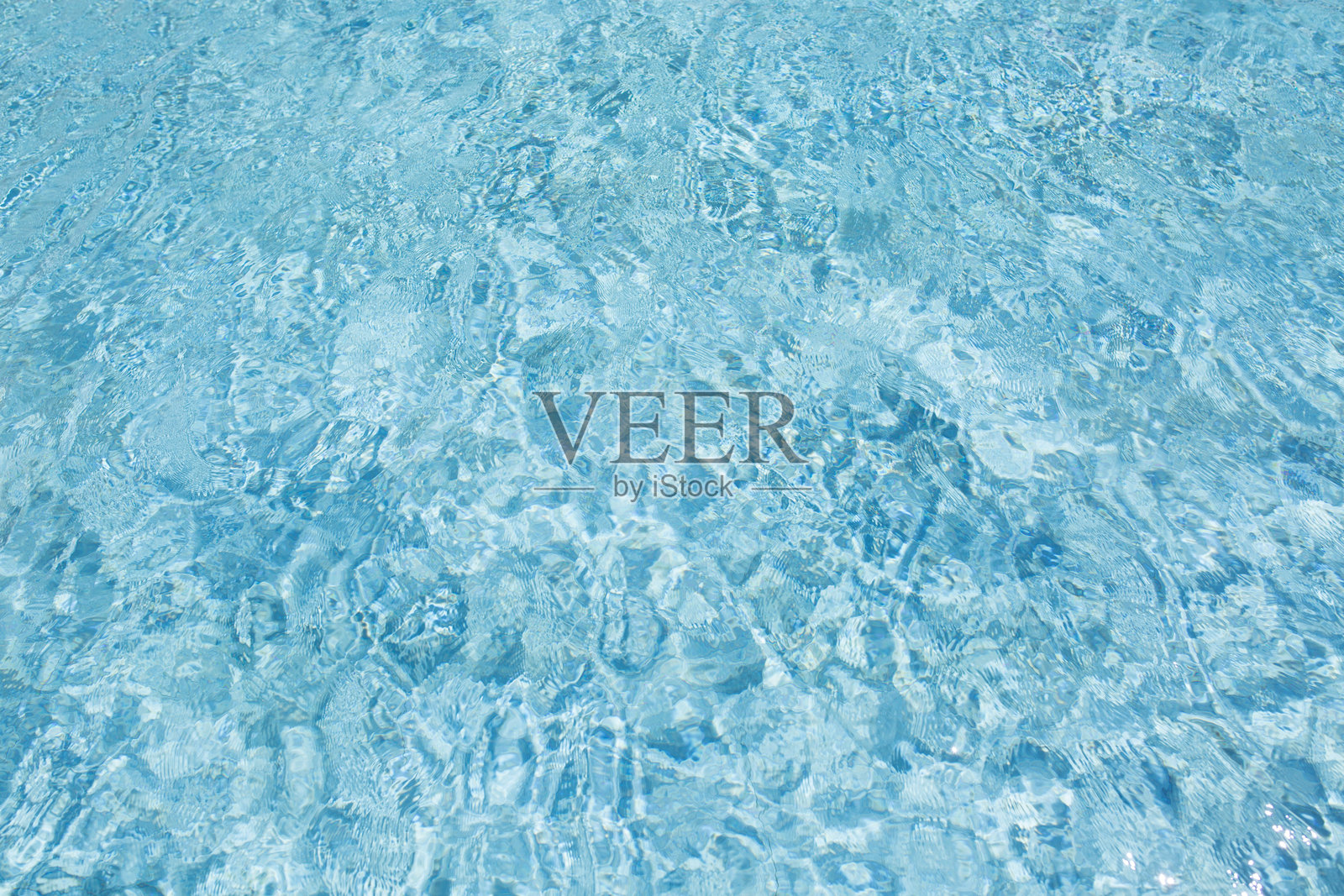 蓝色游泳池的全画幅镜头照片摄影图片