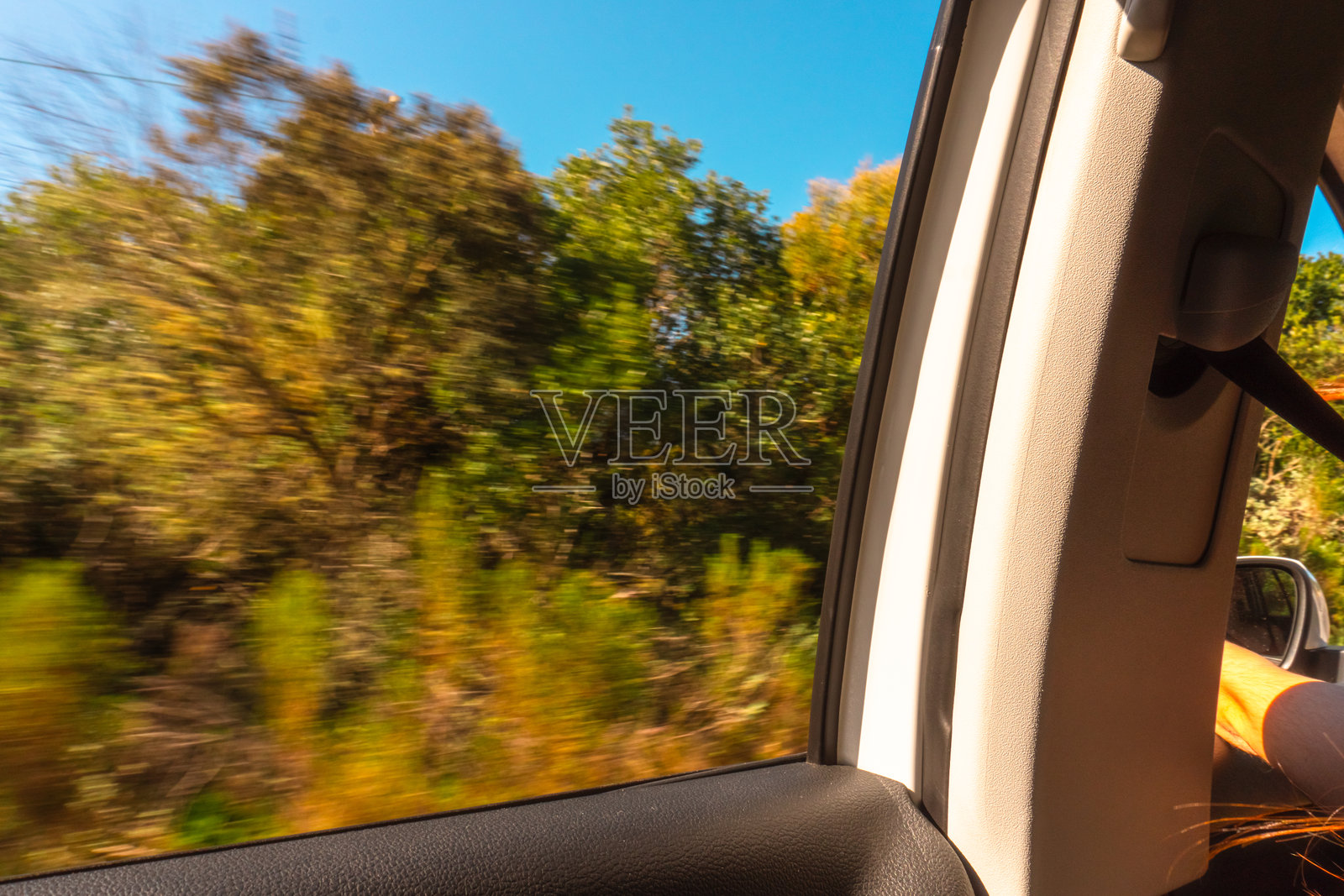 打开车窗照片摄影图片