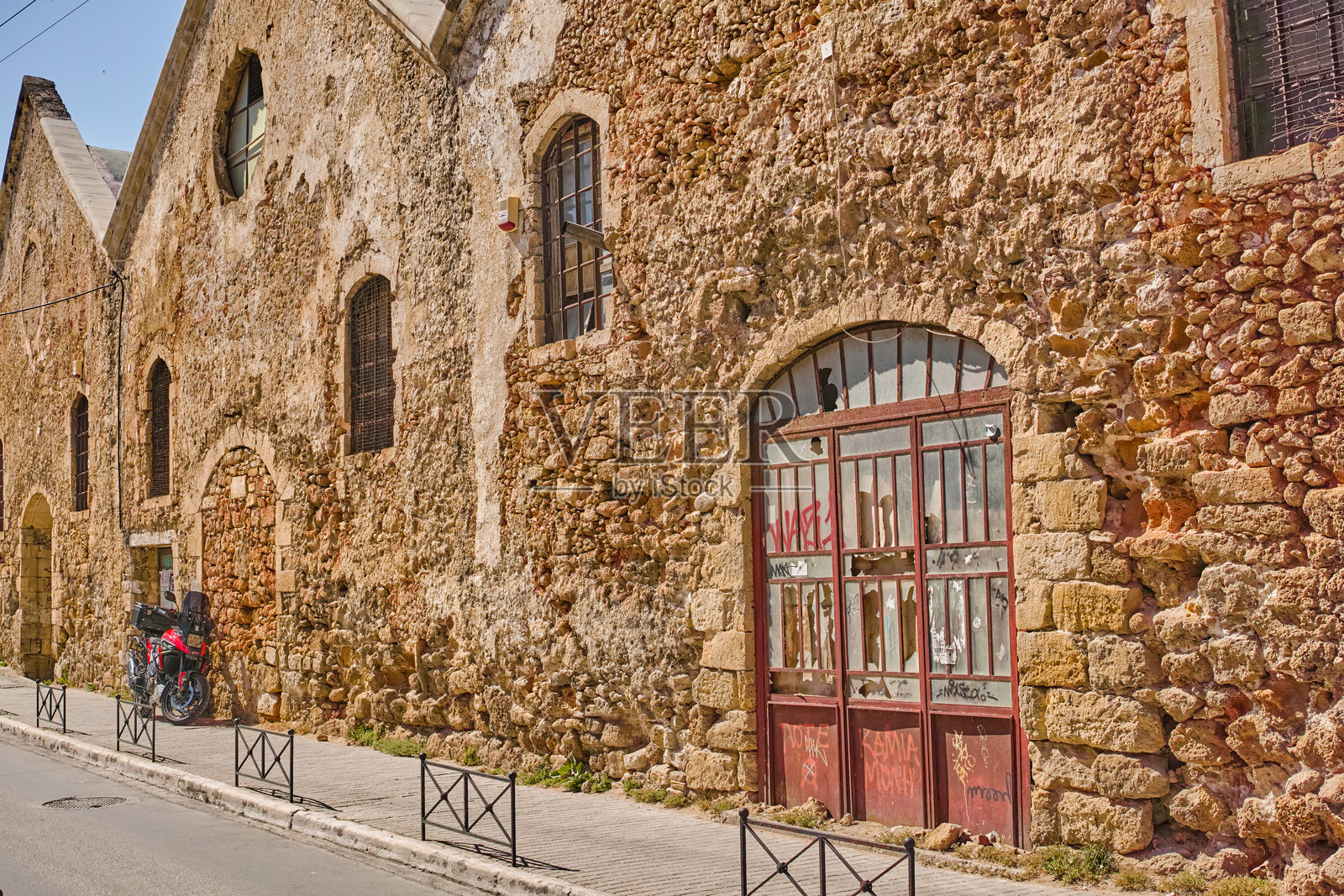 古老的古城墙——希腊克里特岛的哈尼亚照片摄影图片