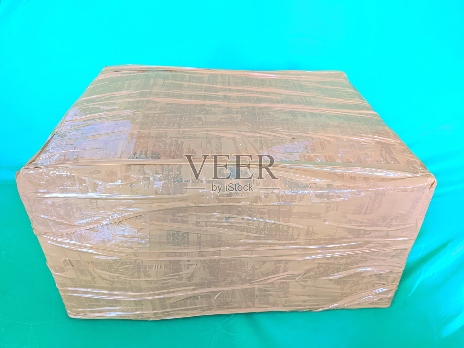 绿色背景的运输包装盒的特写照片摄影图片