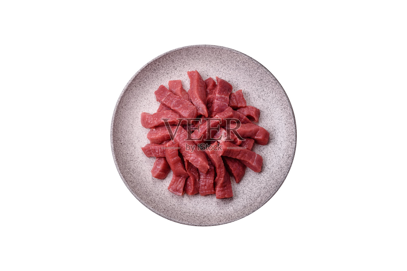 鲜嫩多汁的牛肉，配以盐、香料和香草照片摄影图片