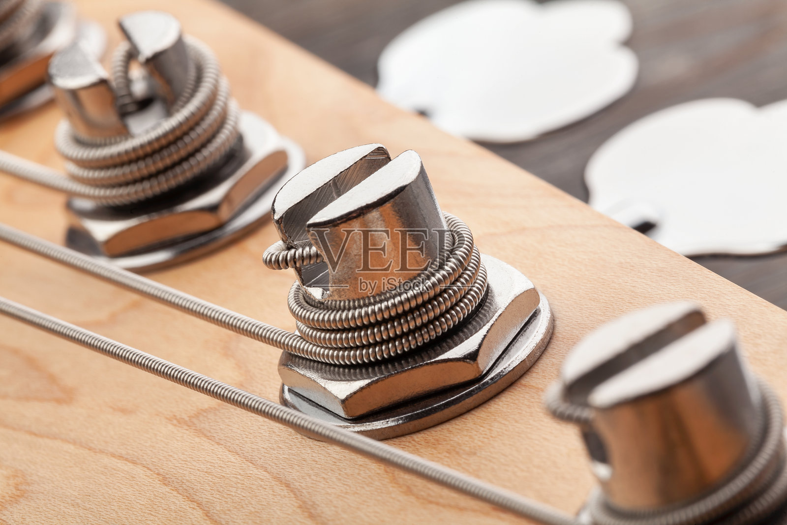 低音吉他主轴箱调音后照片摄影图片