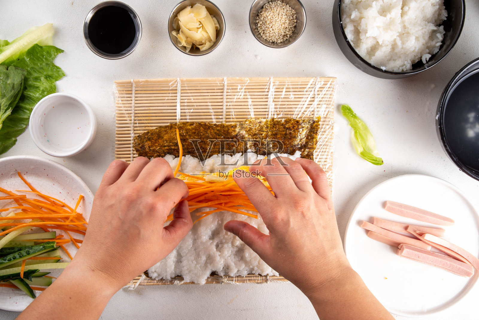 烹饪过程，自制包饭照片摄影图片