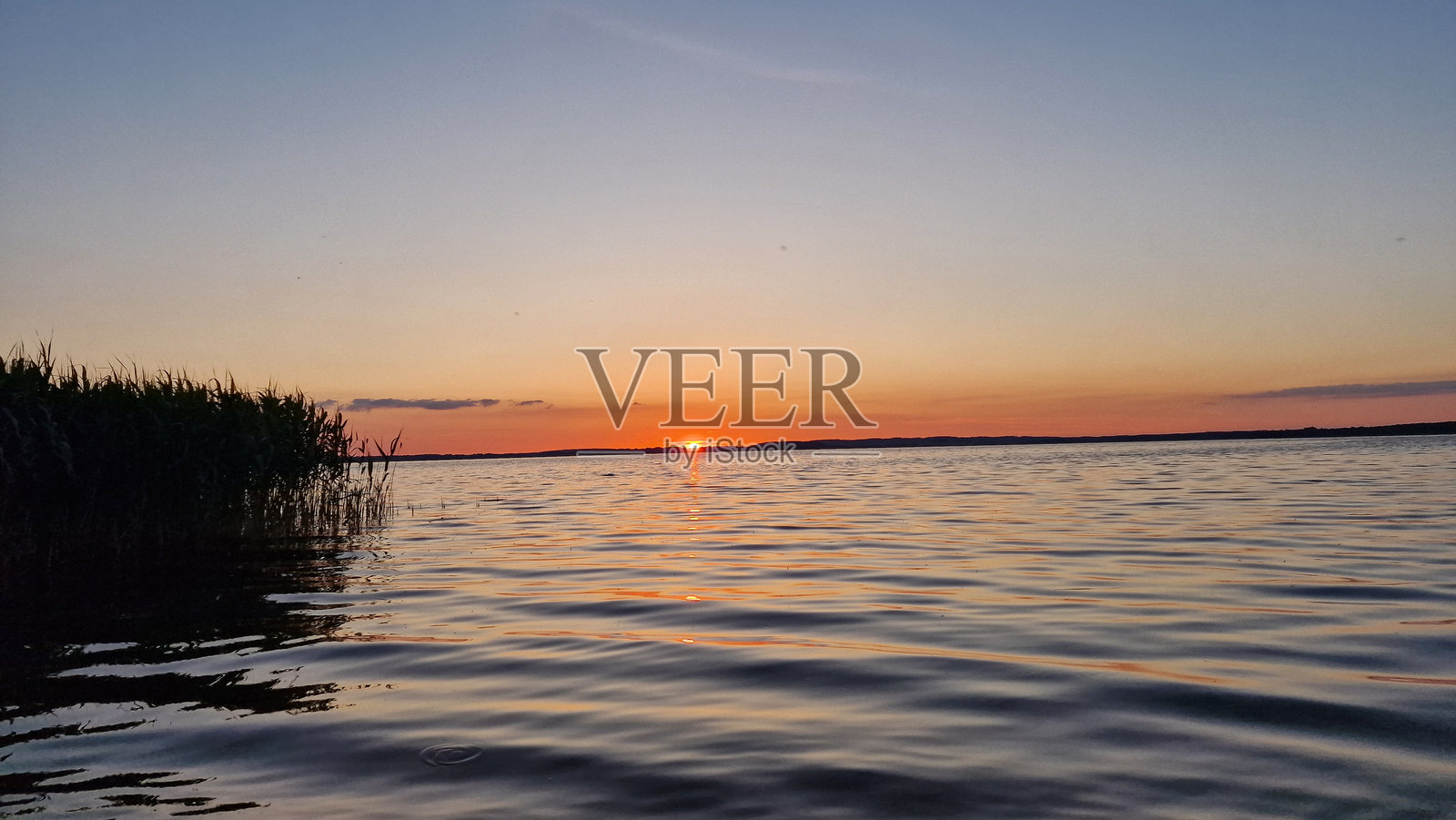 湖上的夕阳照片摄影图片