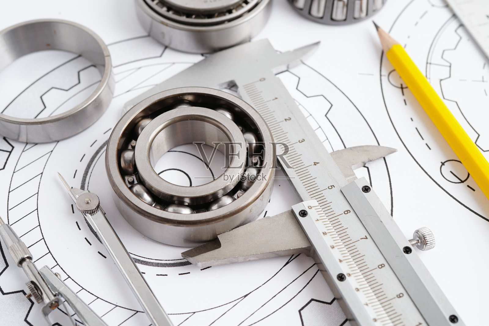 工程及精密工具用金属球轴承，机械工业。照片摄影图片