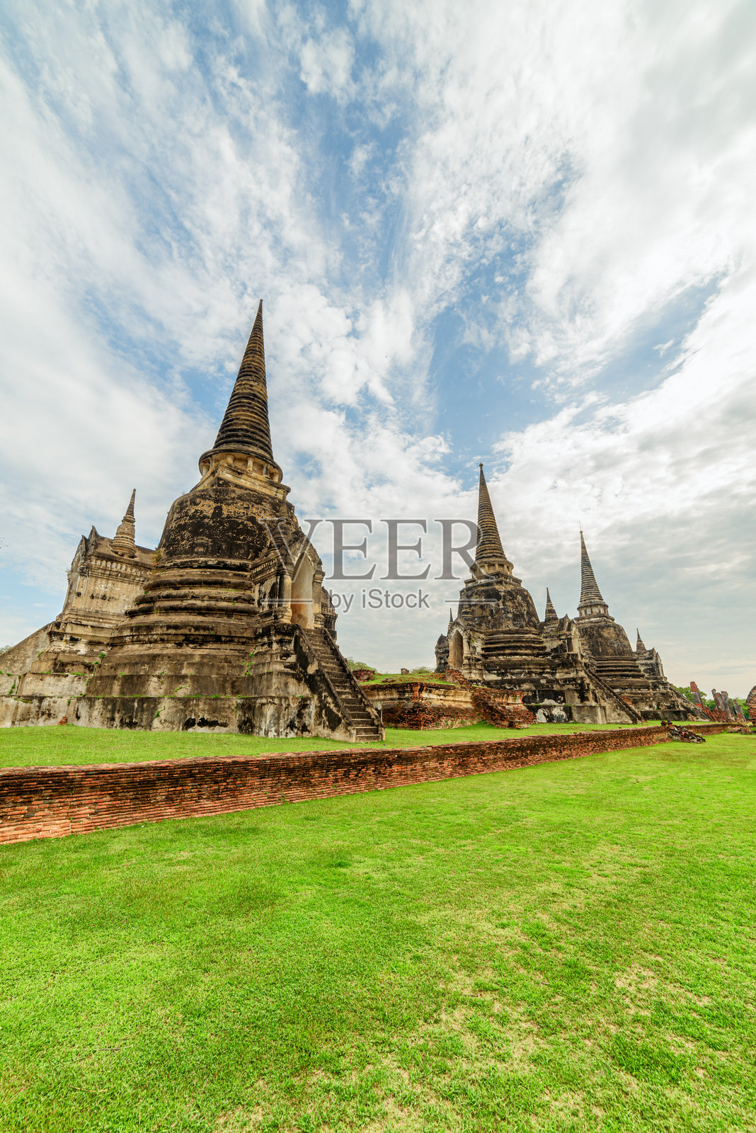 大城府Phra Si Sanphet寺的令人敬畏的佛塔(Chedis)照片摄影图片