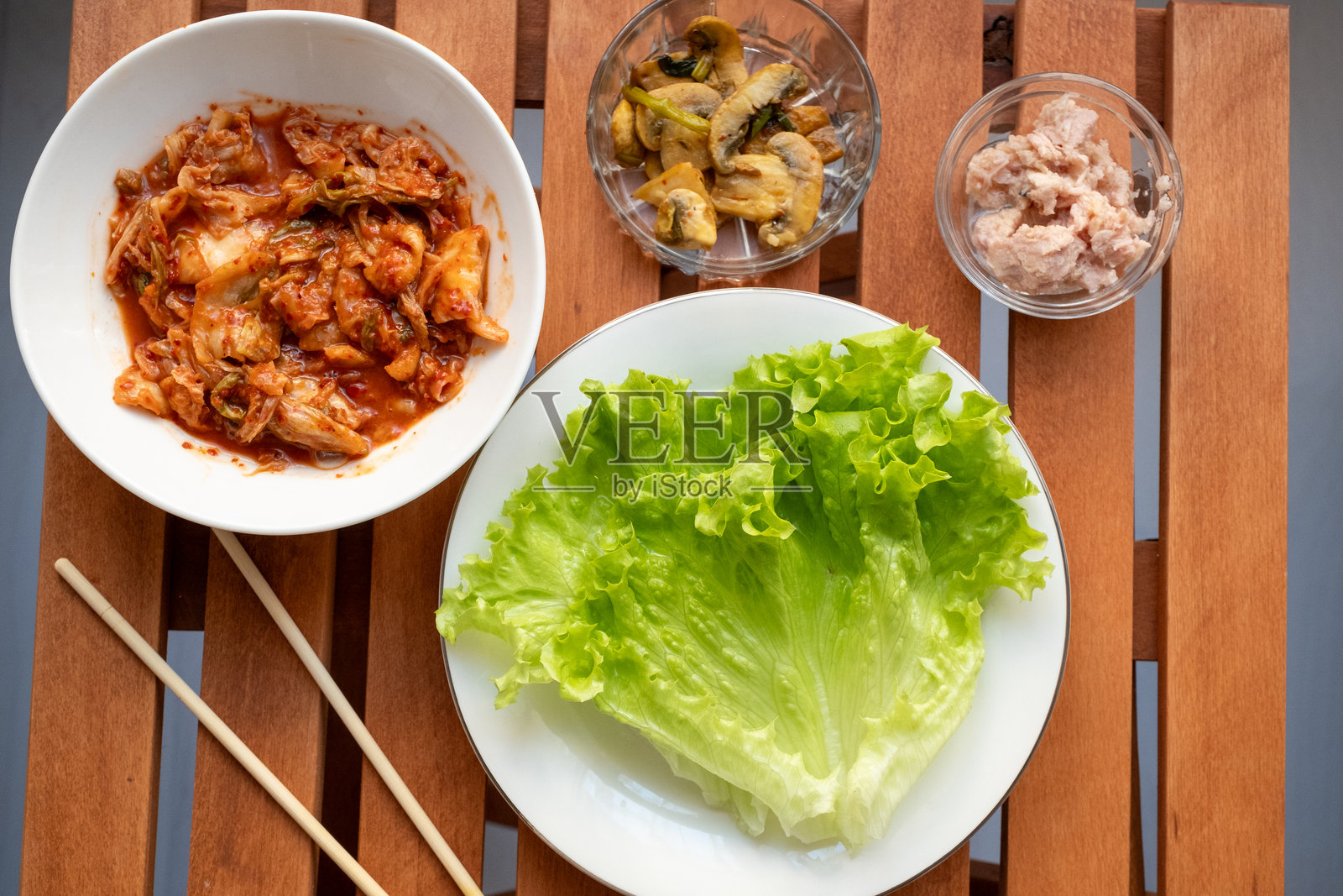 白碗里的泡菜特写照片摄影图片