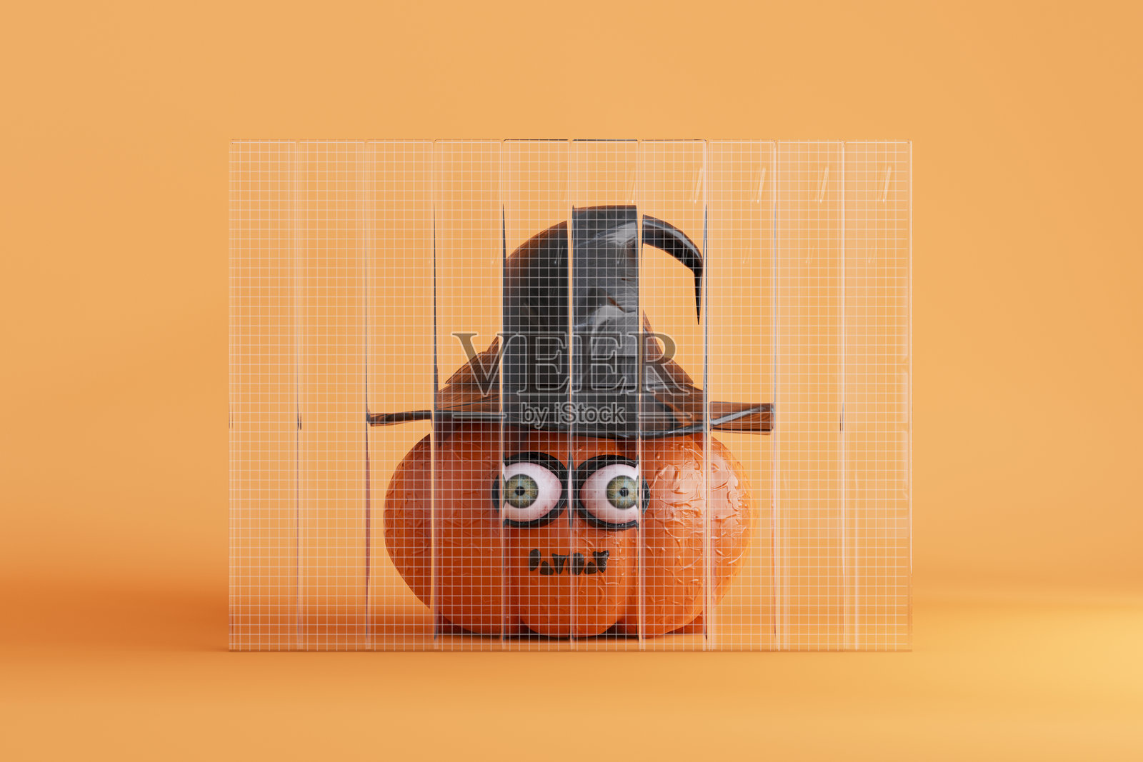 万圣节南瓜，女巫的帽子，可怕的血淋淋的眼睛和牙齿后面的玻璃墙在橙色背景照片摄影图片