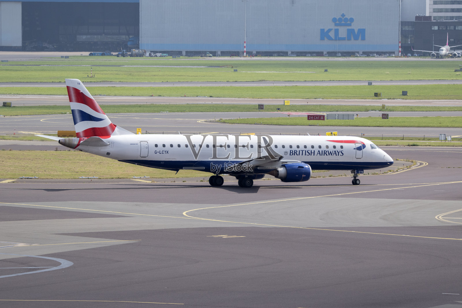 一架英国航空巴航工业公司的E190SR飞机照片摄影图片