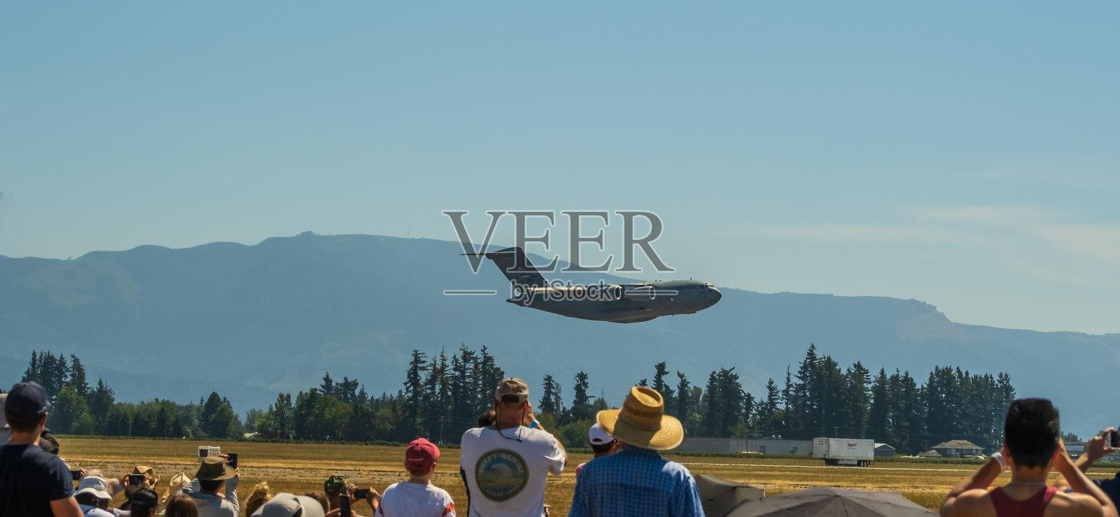 2023年加拿大阿伯茨福德航展。加拿大国际航空展。观看航展的人照片摄影图片