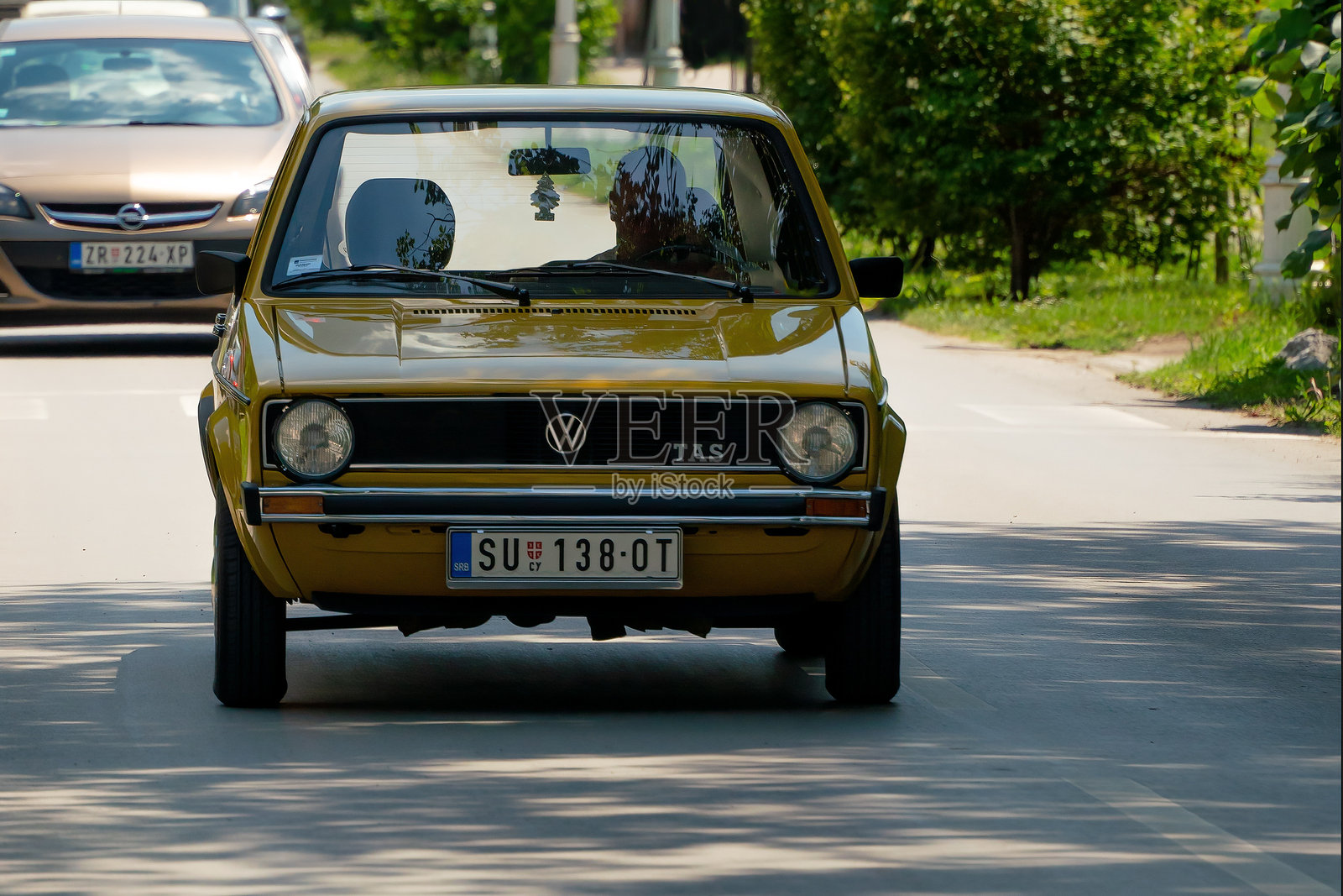 黄色大众高尔夫1 jgl照片摄影图片