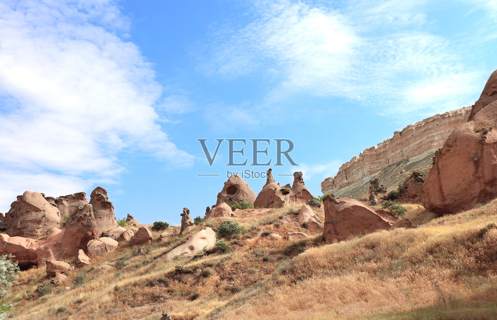 美丽的风景与著名的仙女烟囱或多头石蘑菇在帕萨巴格山谷，卡帕多西亚，安纳托利亚，土耳其照片摄影图片