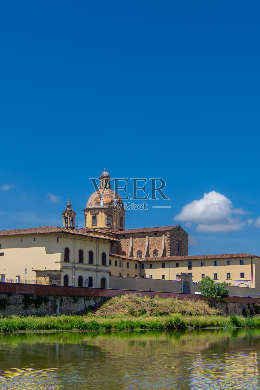 来自阿尔诺的美丽城市佛罗伦萨的建筑照片摄影图片