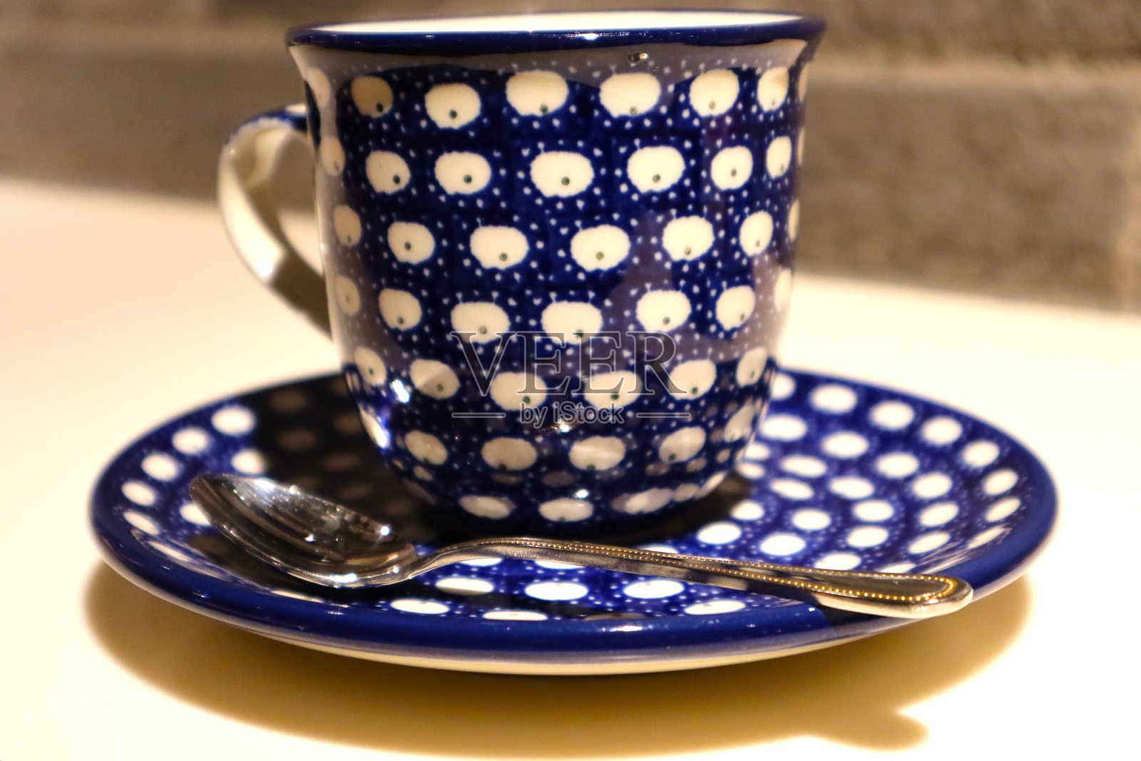 在东京的一家咖啡馆喝咖啡照片摄影图片