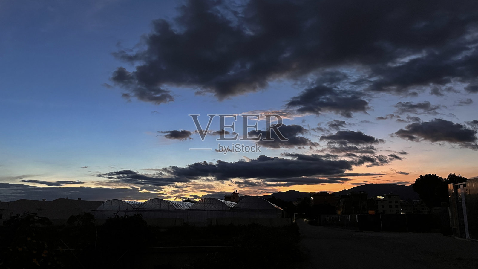 夜晚的天空照片摄影图片