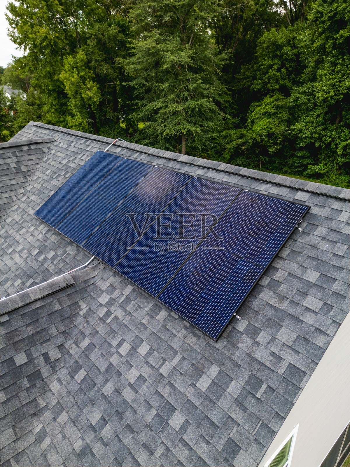 家用太阳能-垂直太阳能系统照片摄影图片