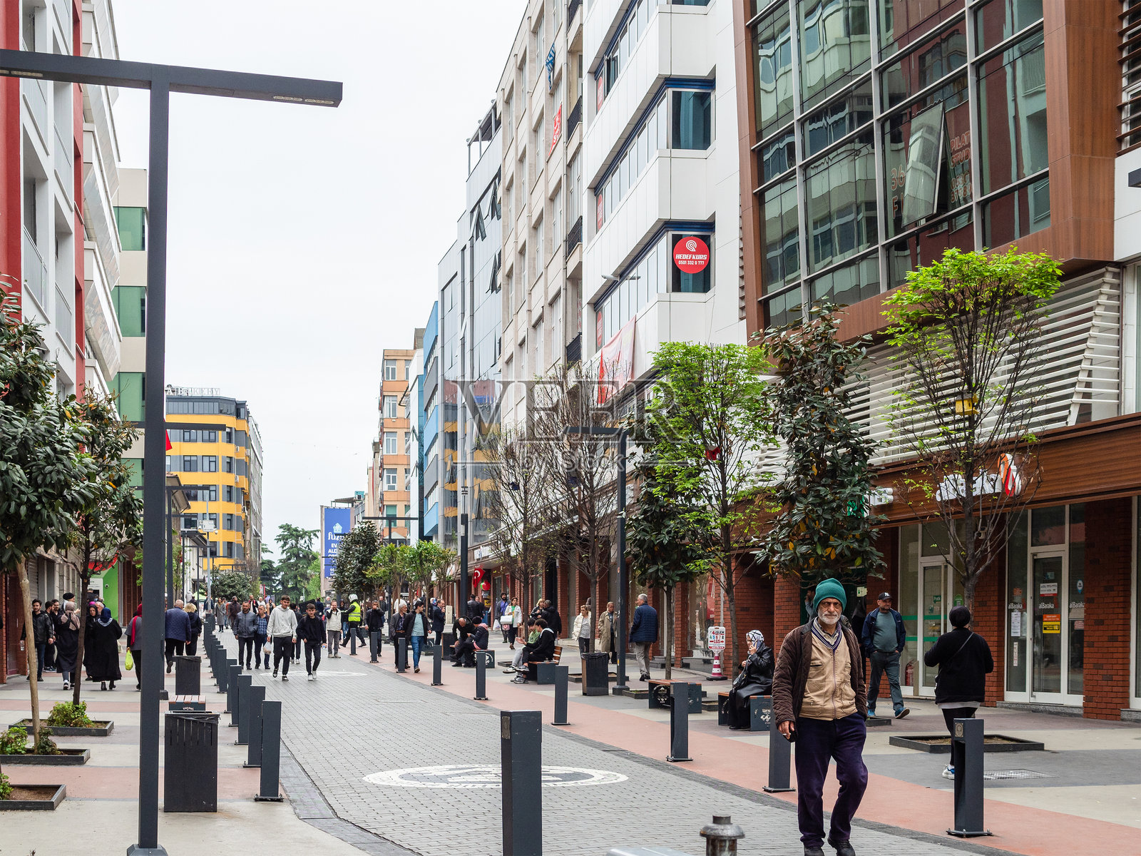 土耳其inTrabzon市通往阿塔图尔克广场的道路照片摄影图片