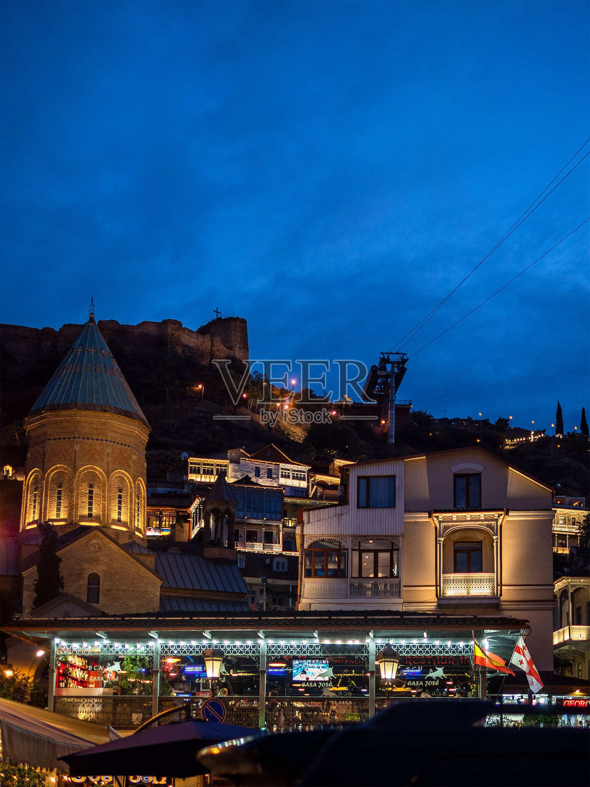 夏日傍晚的第比利斯老城景色照片摄影图片
