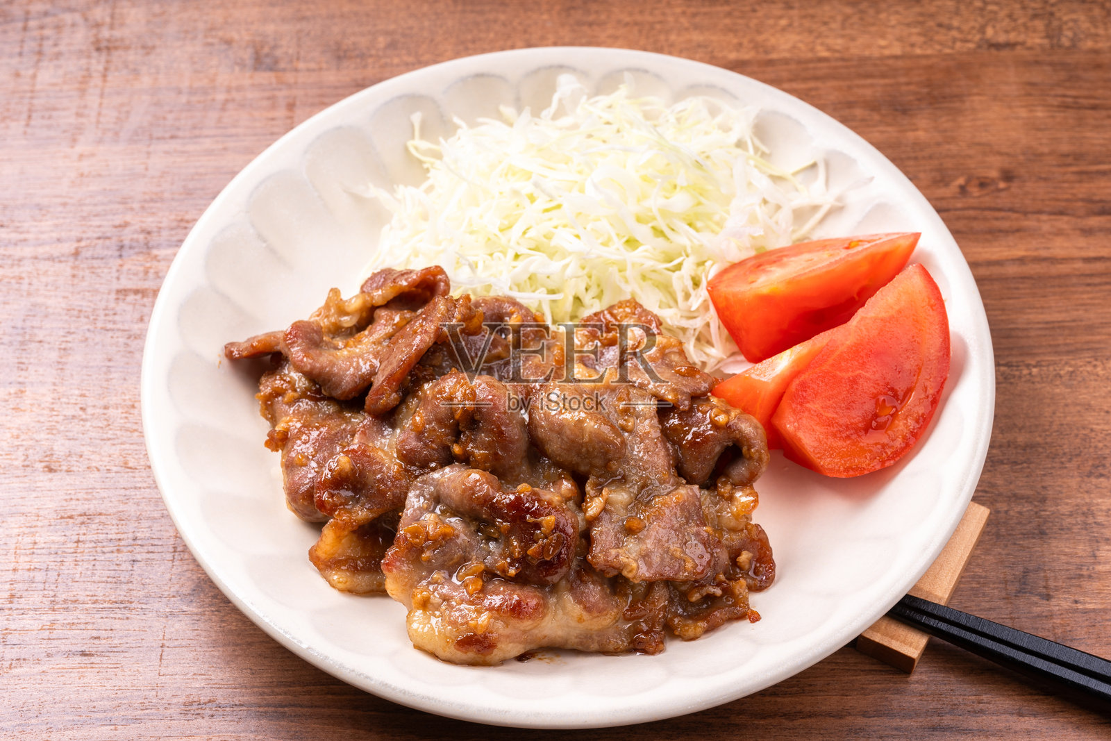 用酱油和曲汁腌制的炒猪肉照片摄影图片