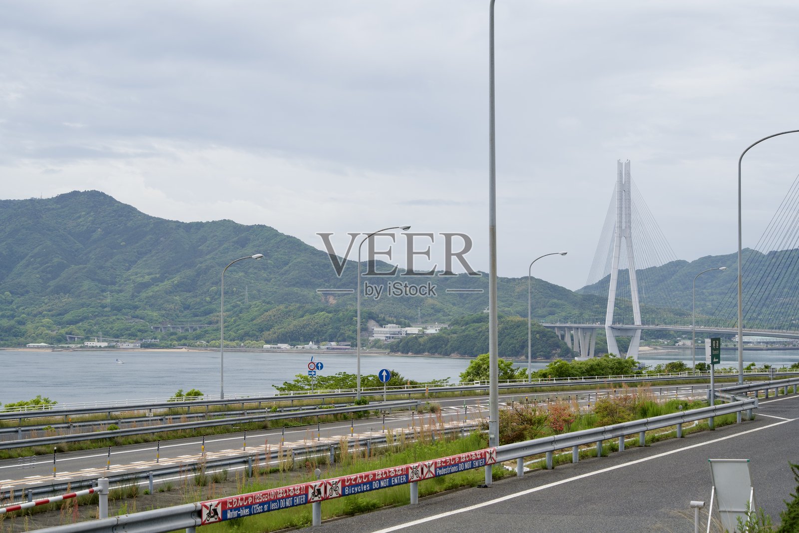 塔塔拉桥和尾尾岛的景色照片摄影图片