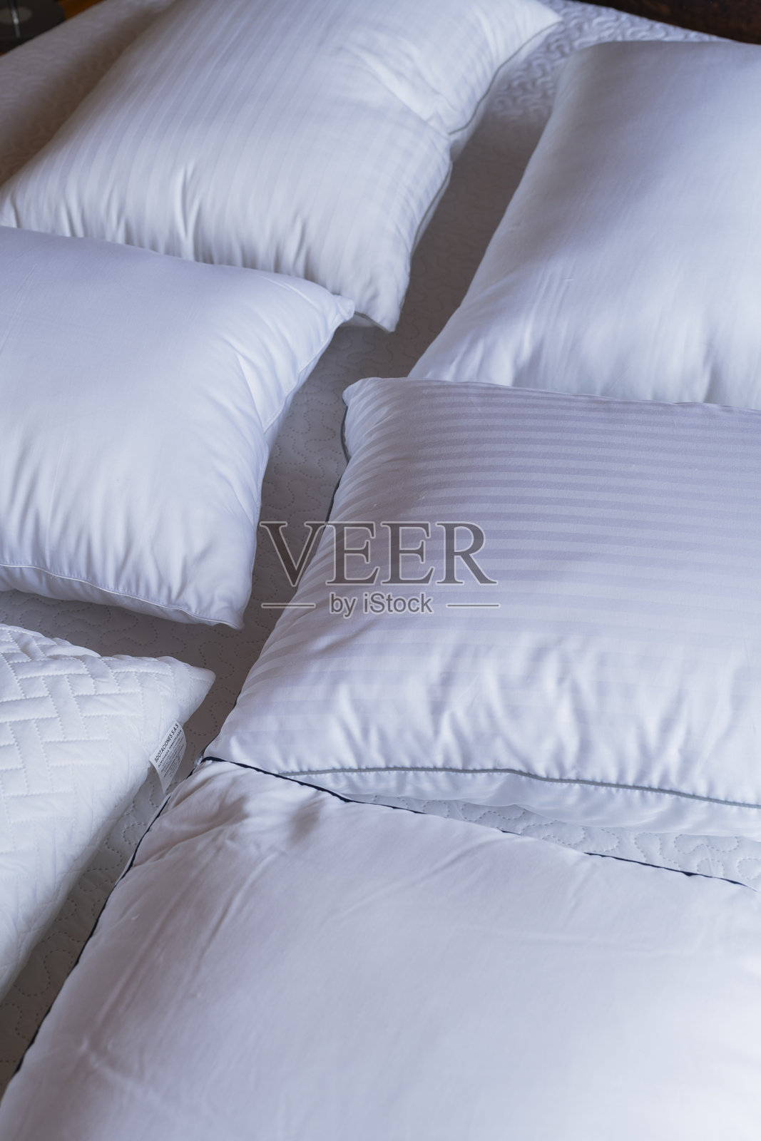 漂亮的床枕照片摄影图片