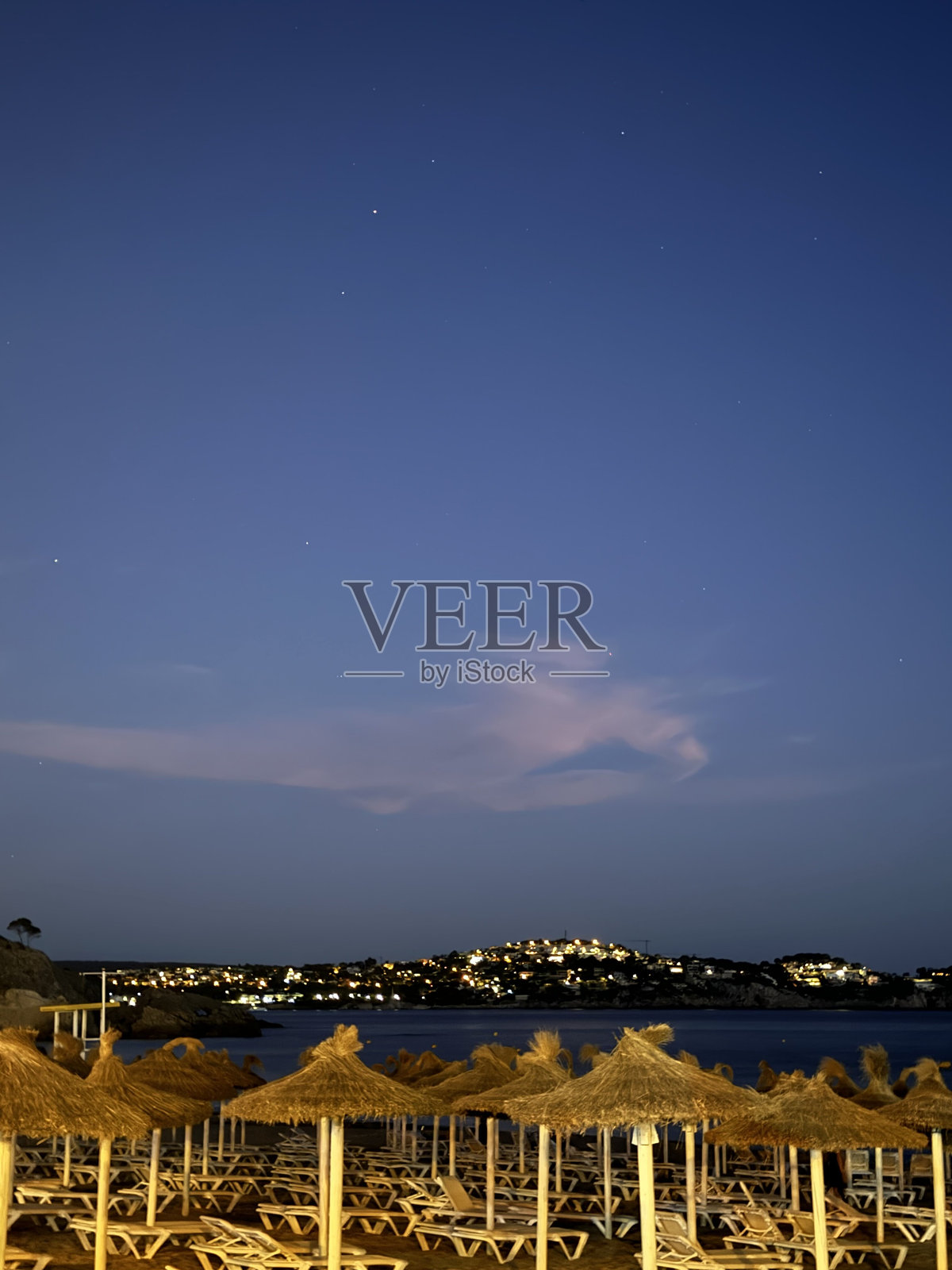 深夜的海边照片摄影图片