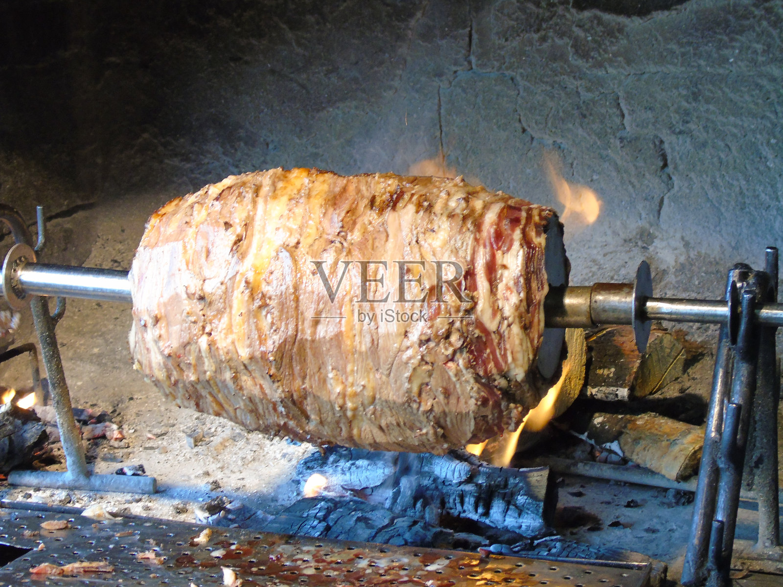 土耳其埃尔祖鲁姆，烤羊肉串照片摄影图片