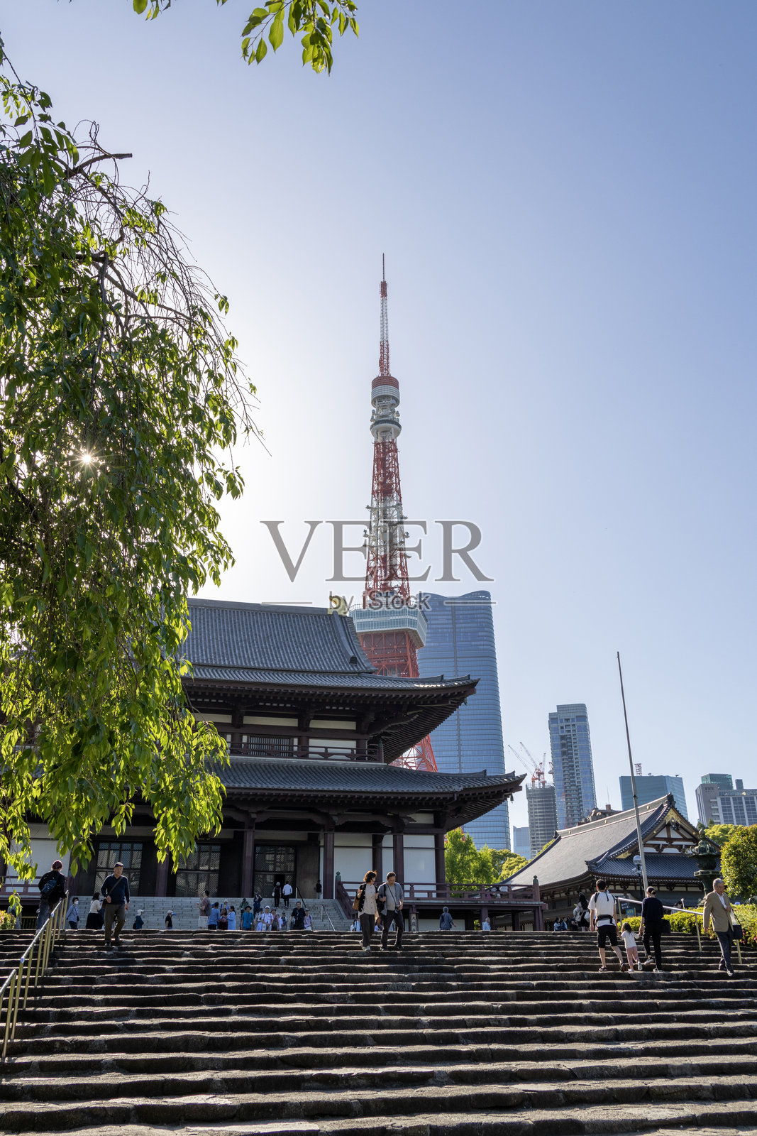 人们参观日本东京的Zojoji照片摄影图片