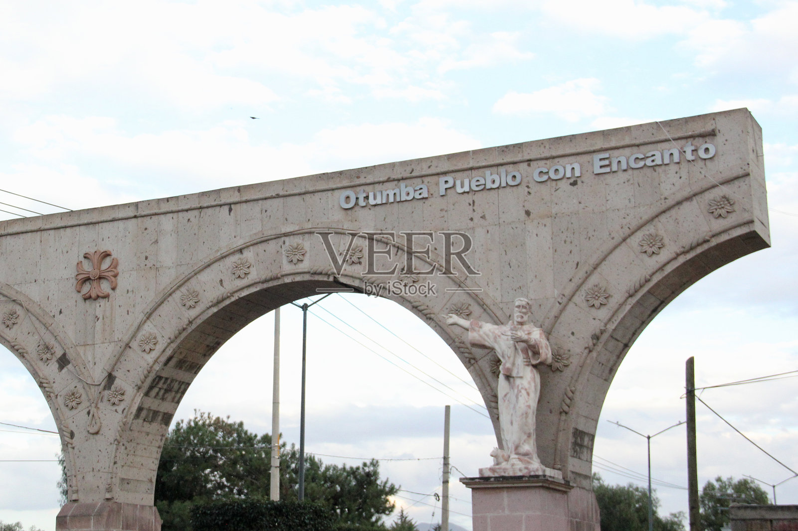 墨西哥魔法小镇埃多墨克斯的入口,在那里举行驴集市,驴们穿着盛装参加比赛照片摄影图片