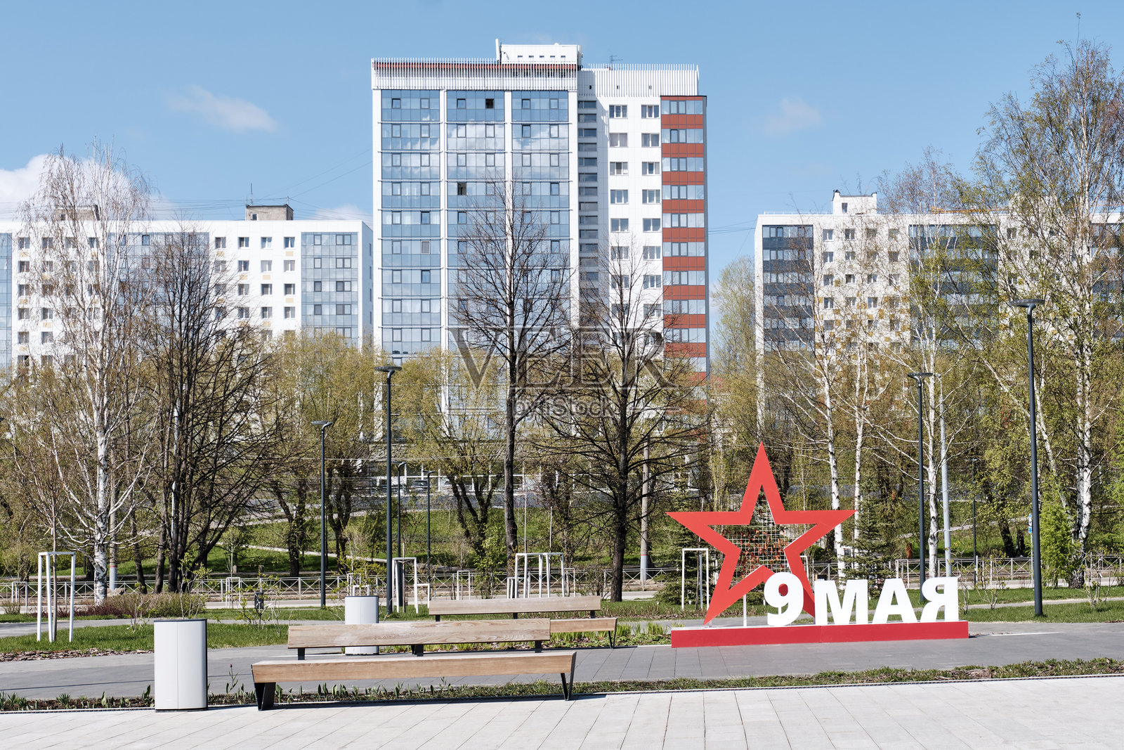 俄罗斯彼尔姆城市广场公园卫国战争胜利日的街道装饰照片摄影图片