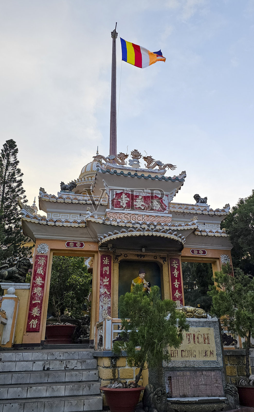 安江省洲Doc市日落时的一座宝塔照片摄影图片