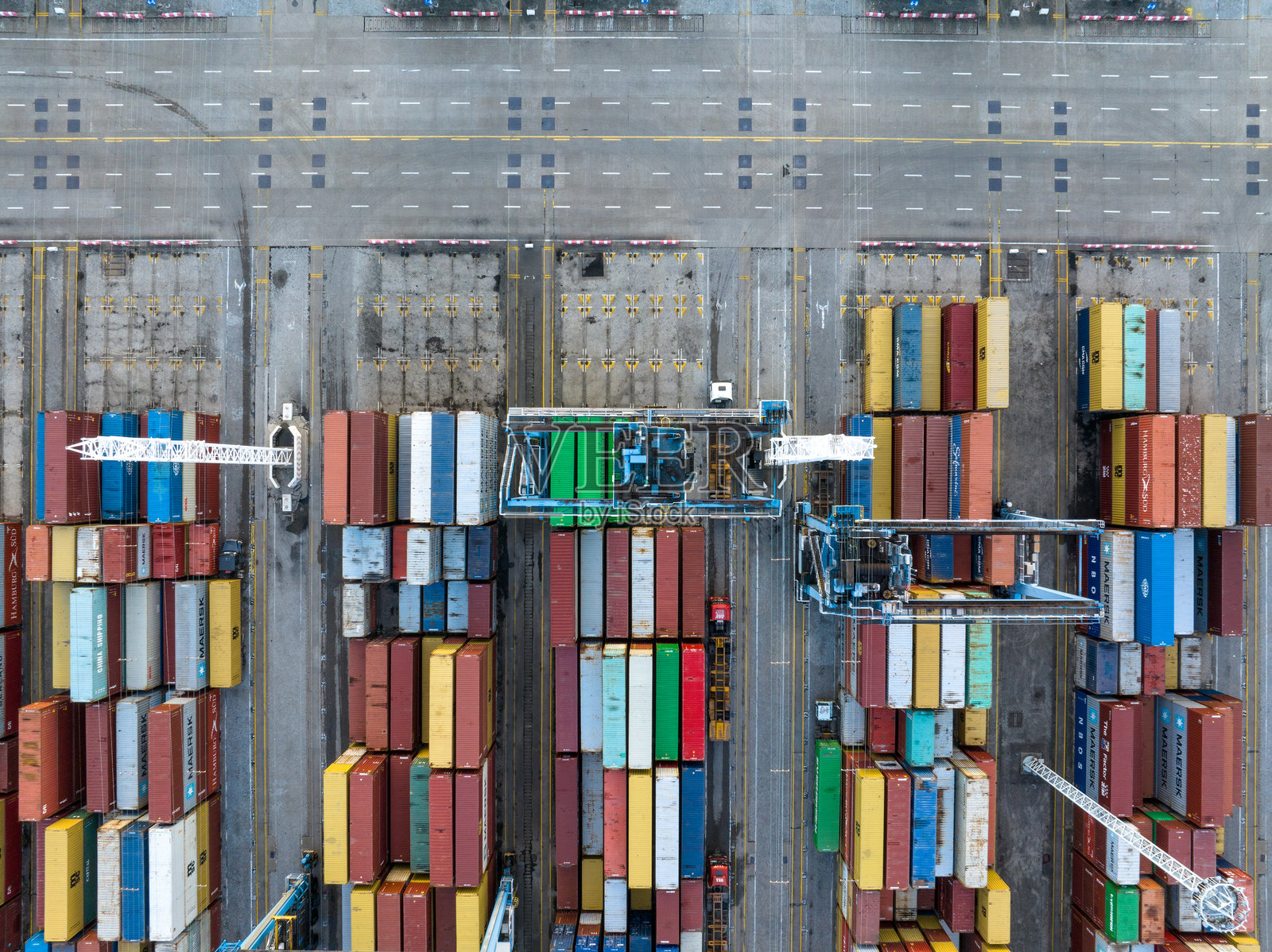 航拍集装箱码头照片摄影图片