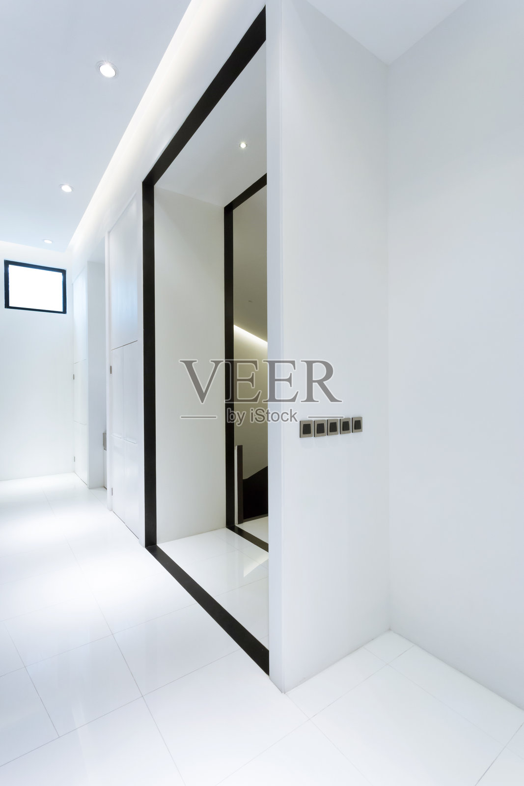 现代简单门框墙面照片摄影图片