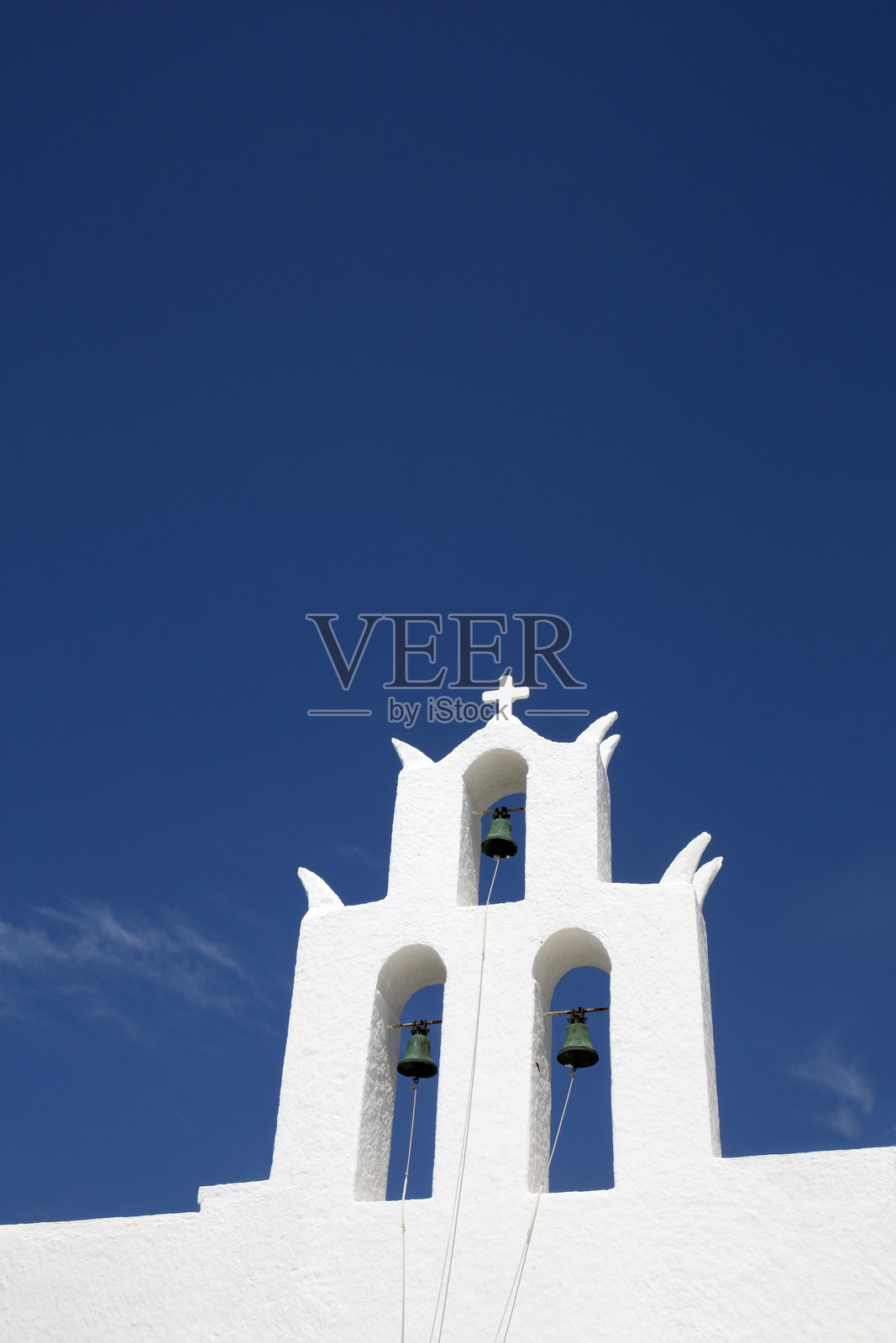 希腊教堂钟楼的细节。照片摄影图片