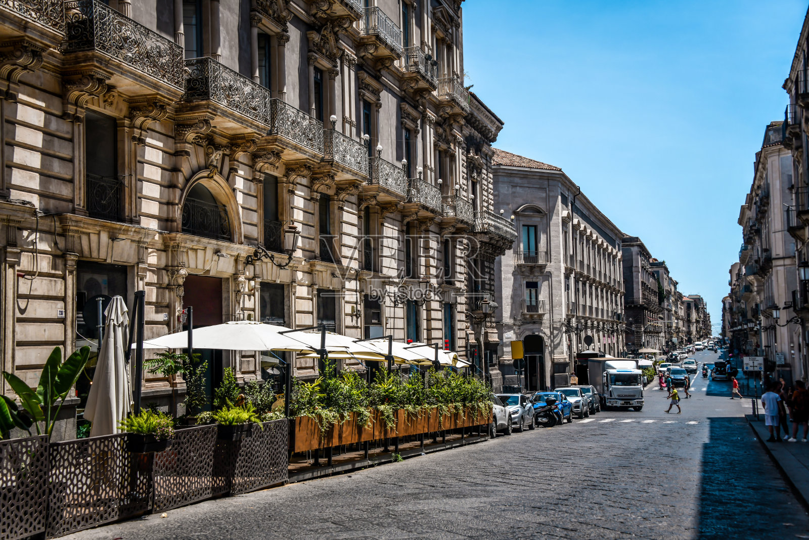 意大利卡塔尼亚的老建筑和咖啡馆照片摄影图片