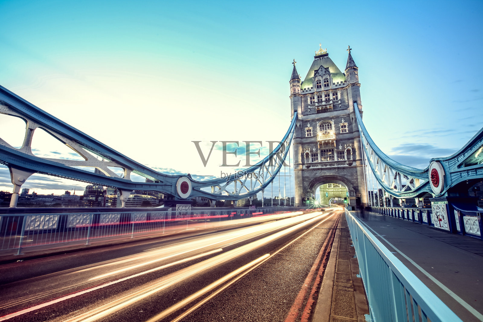 晴空下的桥景照片摄影图片