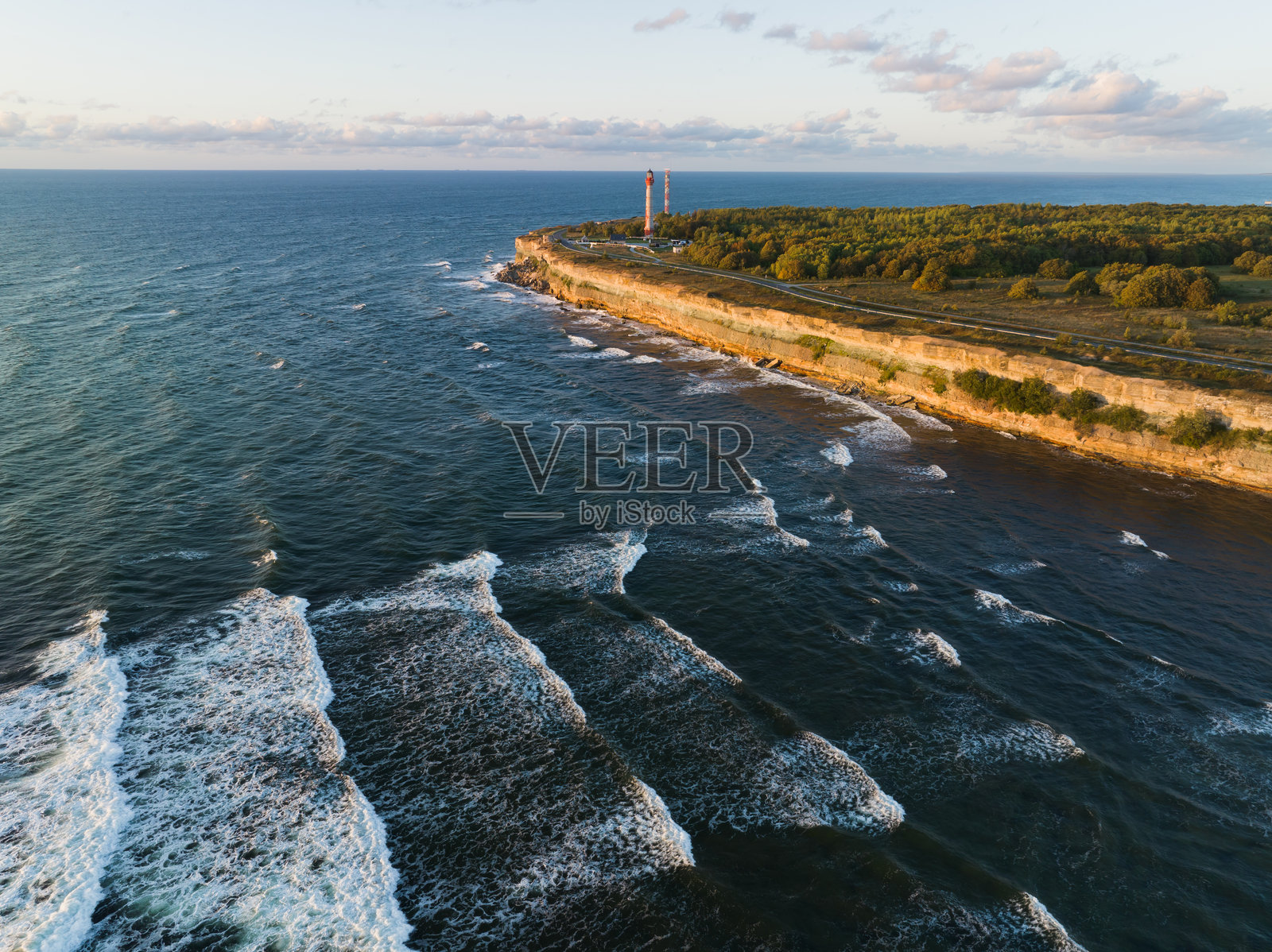 帕尔迪斯基半岛遭遇风暴。照片摄影图片