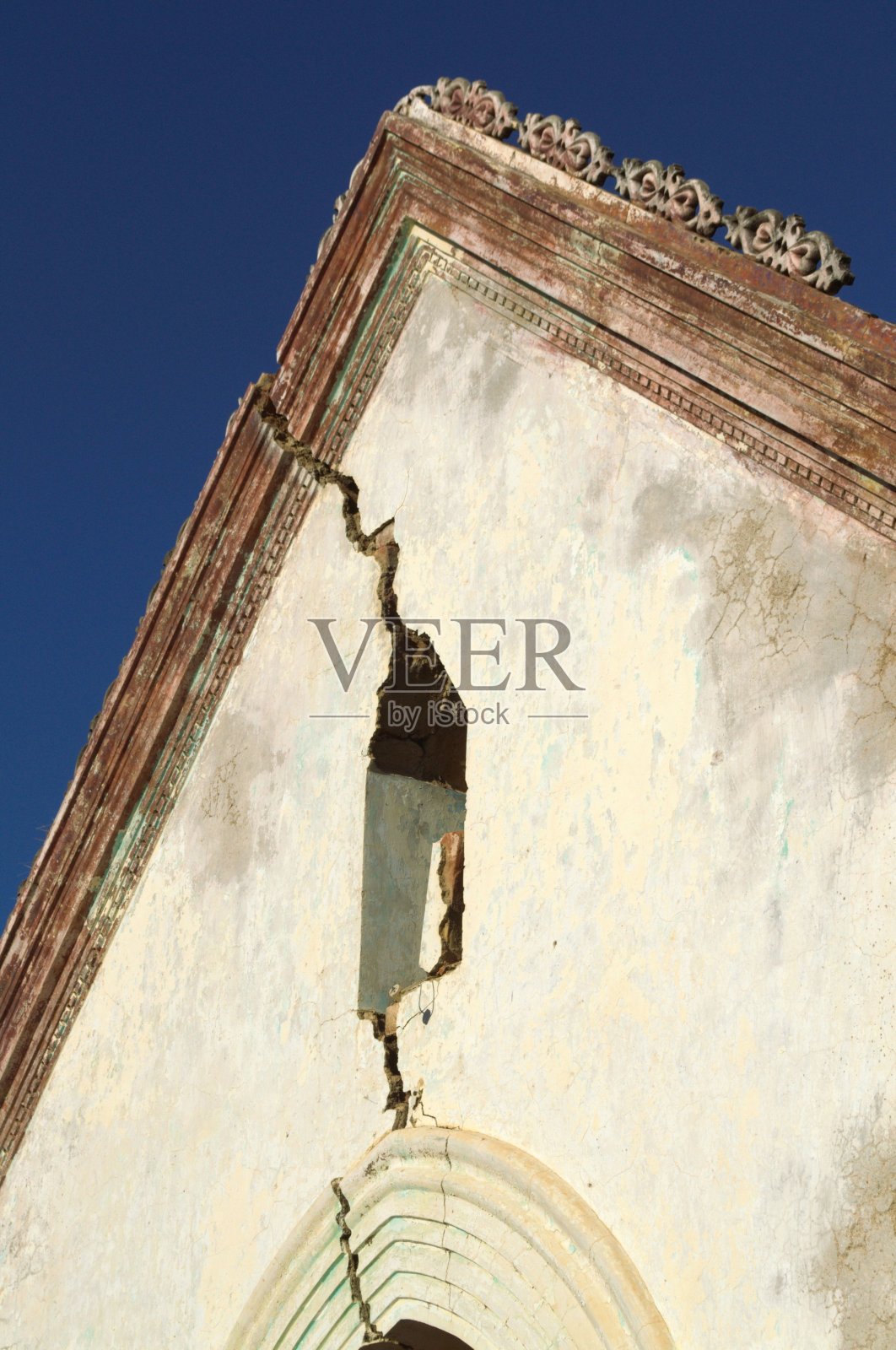 玛格丽塔岛上有许多不同的教堂。照片摄影图片
