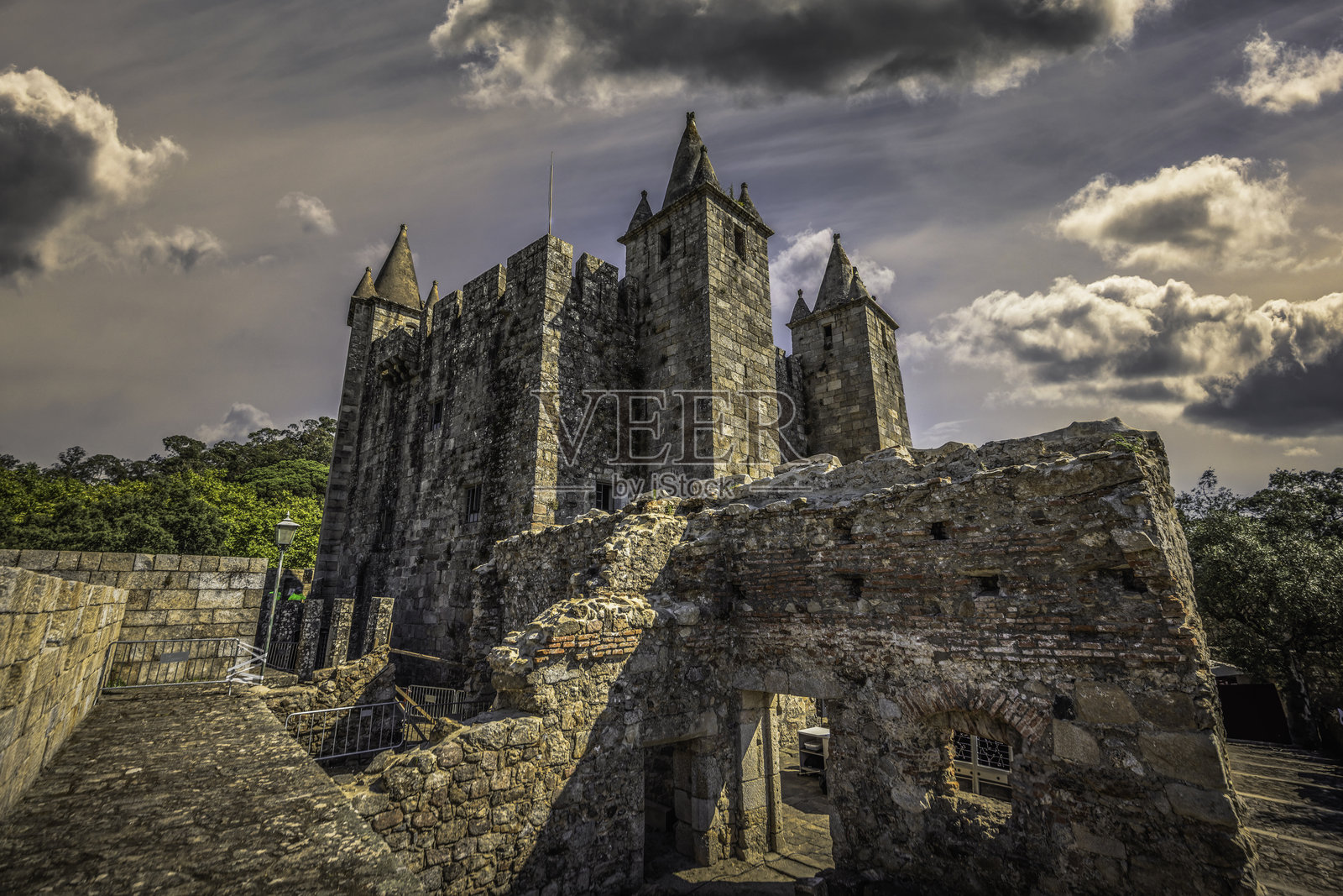 葡萄牙的中世纪小镇圣玛丽亚达费拉照片摄影图片