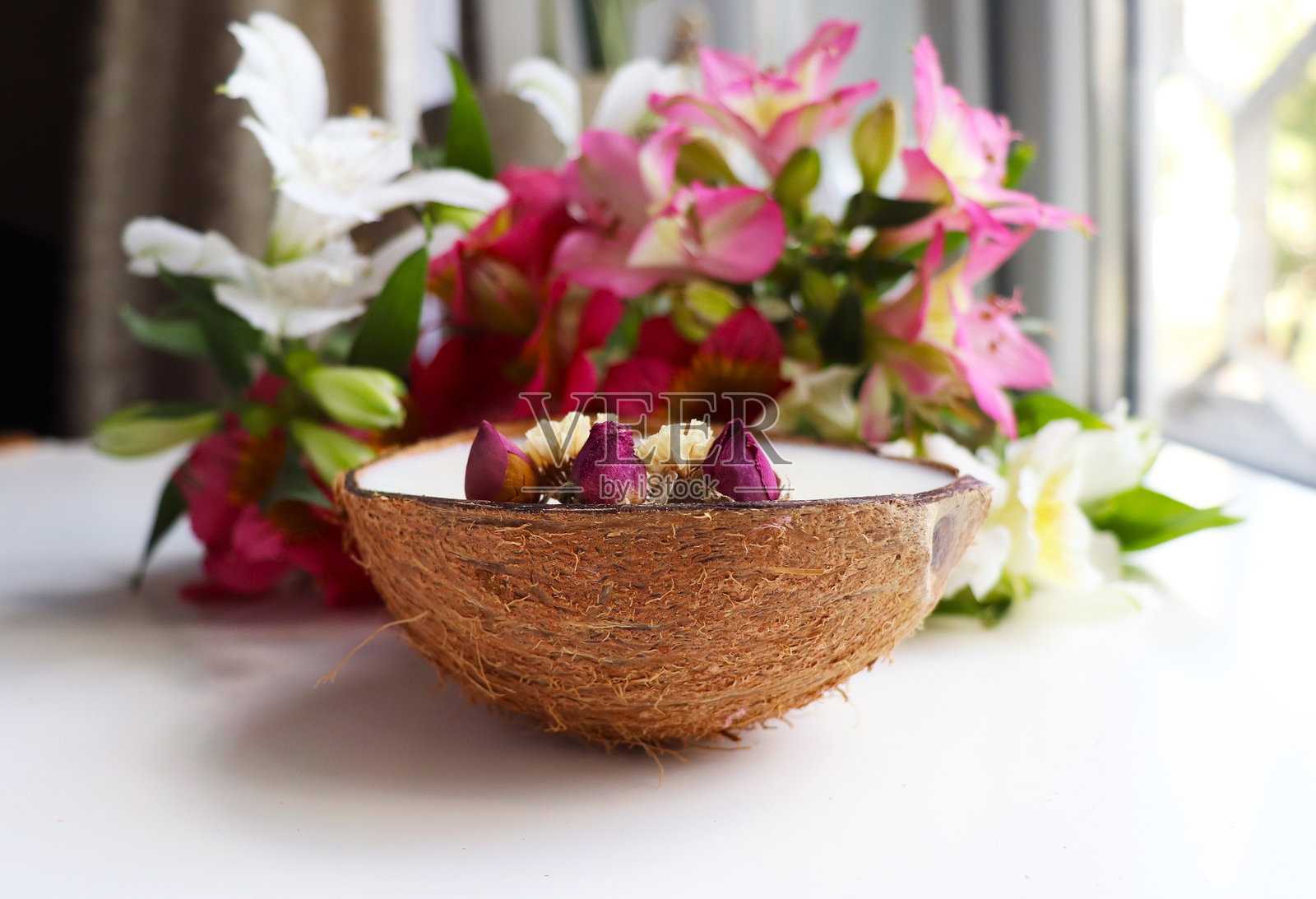 原始的蜡烛在椰子天然大豆蜡照片摄影图片