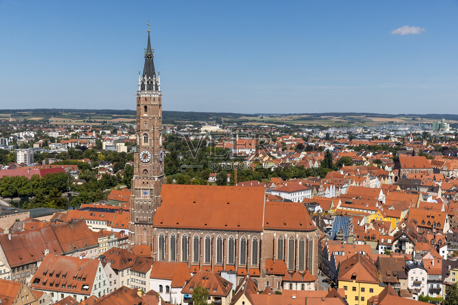 夏日里兰茨胡特的圣马丁教堂照片摄影图片