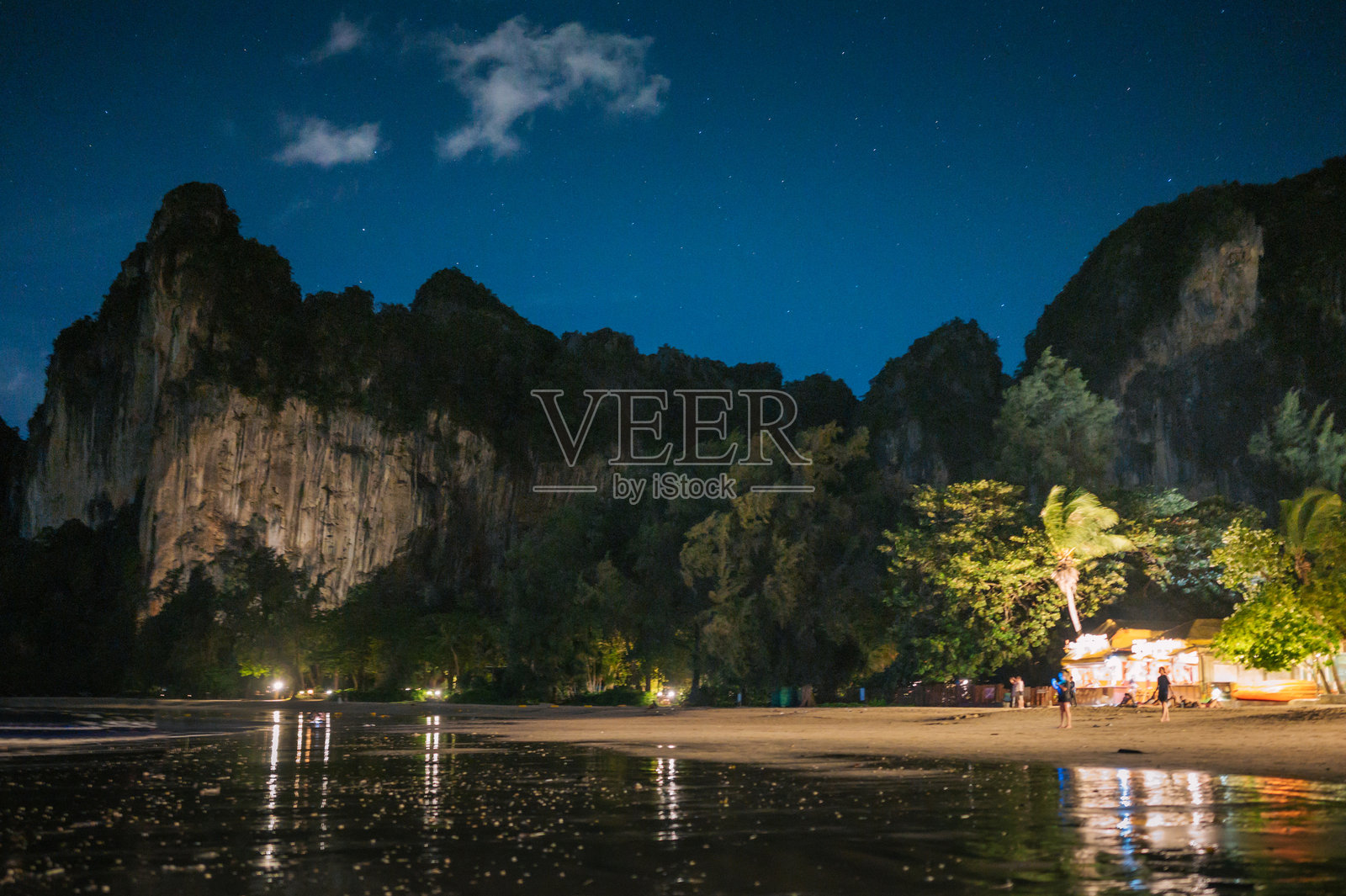 泰国甲米的广角夜景照片摄影图片