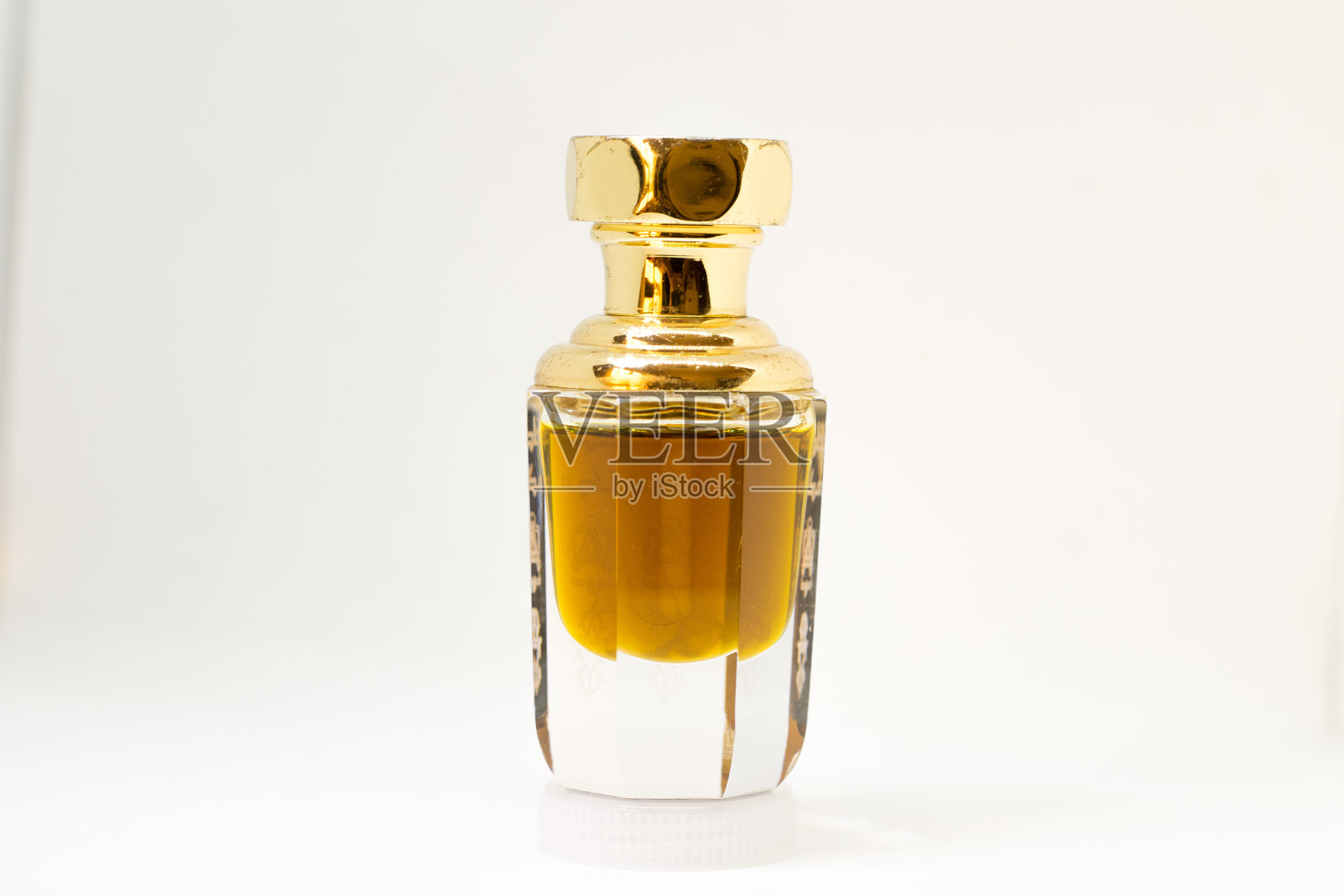 白色背景下的瓶子特写照片摄影图片